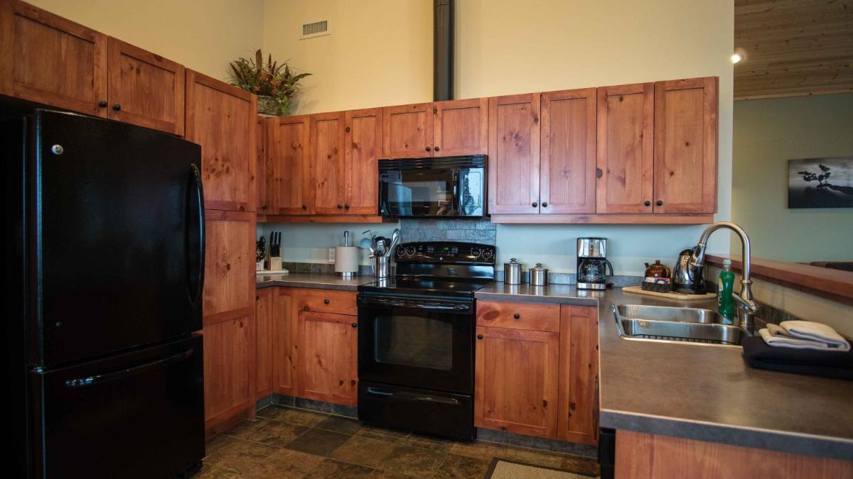 Golden Vacations - Cedar House Restaurant  Chalets - Property Image 13