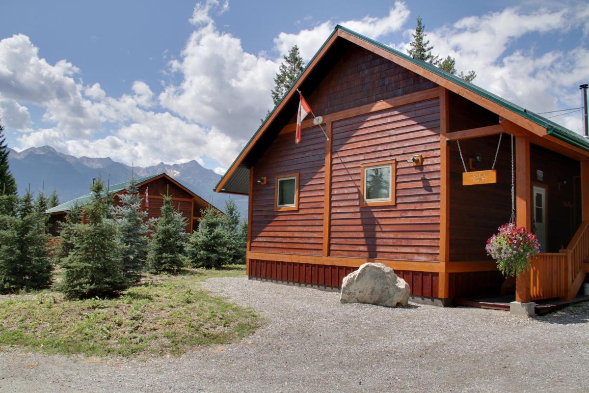 Golden Vacations - Cedar House Restaurant  Chalets - Property Image 22