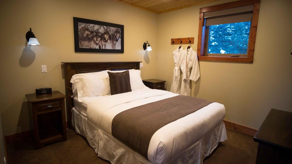 Golden Vacations - Cedar House Restaurant  Chalets - Property Image 23