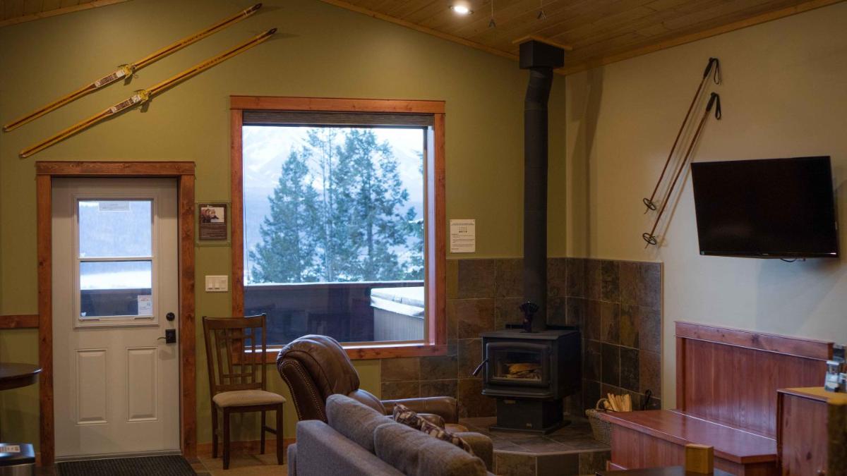 Golden Vacations - Cedar House Restaurant  Chalets - Property Image 59