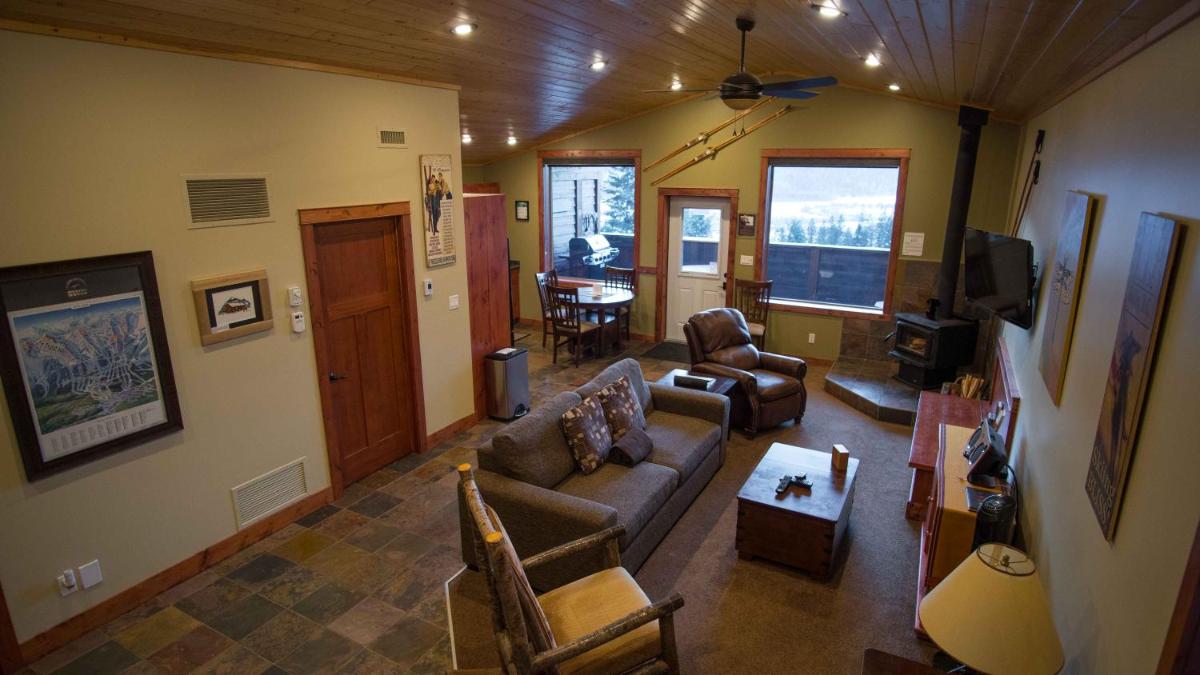 Golden Vacations - Cedar House Restaurant  Chalets - Property Image 38