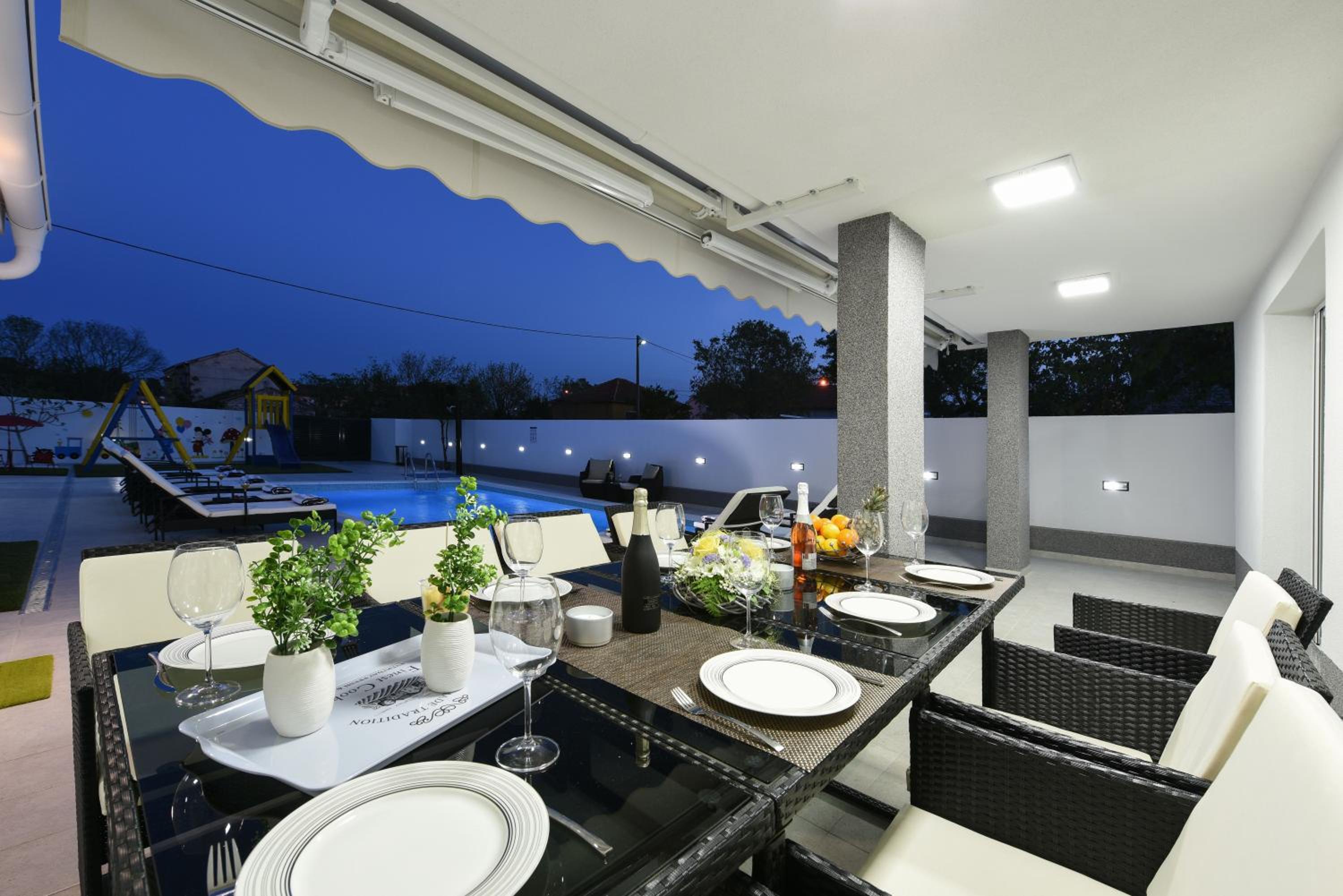 Villa Mare - with HEATED POOL view 4