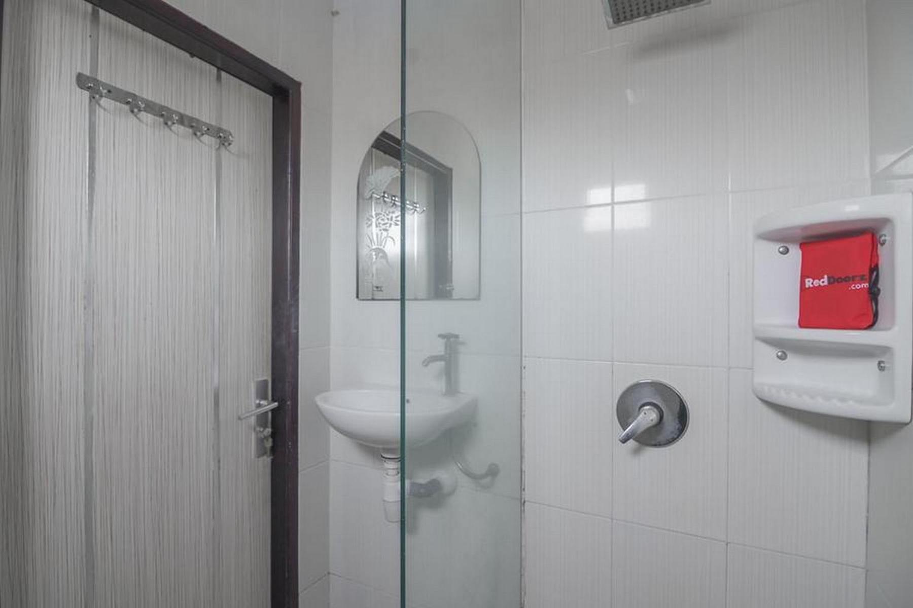RedDoorz near E Walk Mall Balikpapan view 2