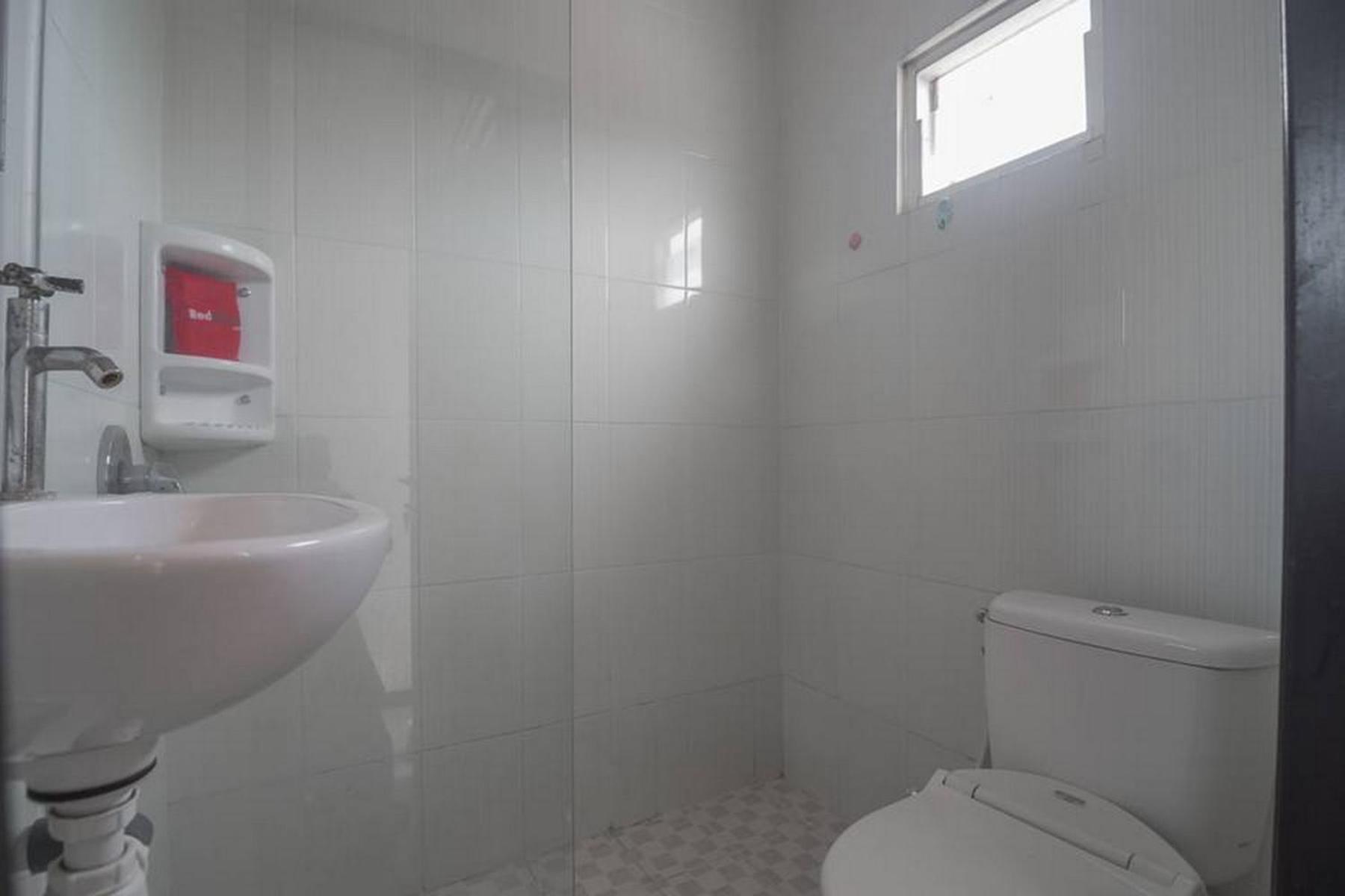 RedDoorz near E Walk Mall Balikpapan view 3