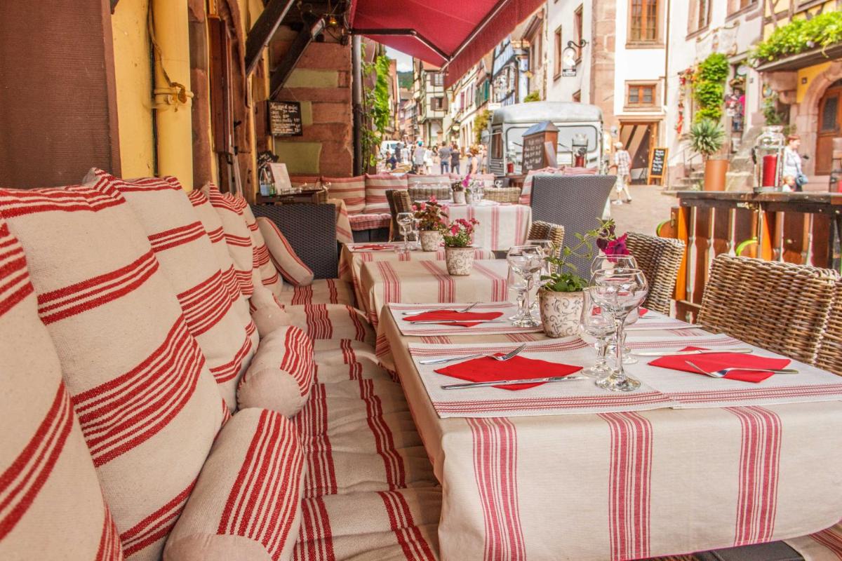 restaurant