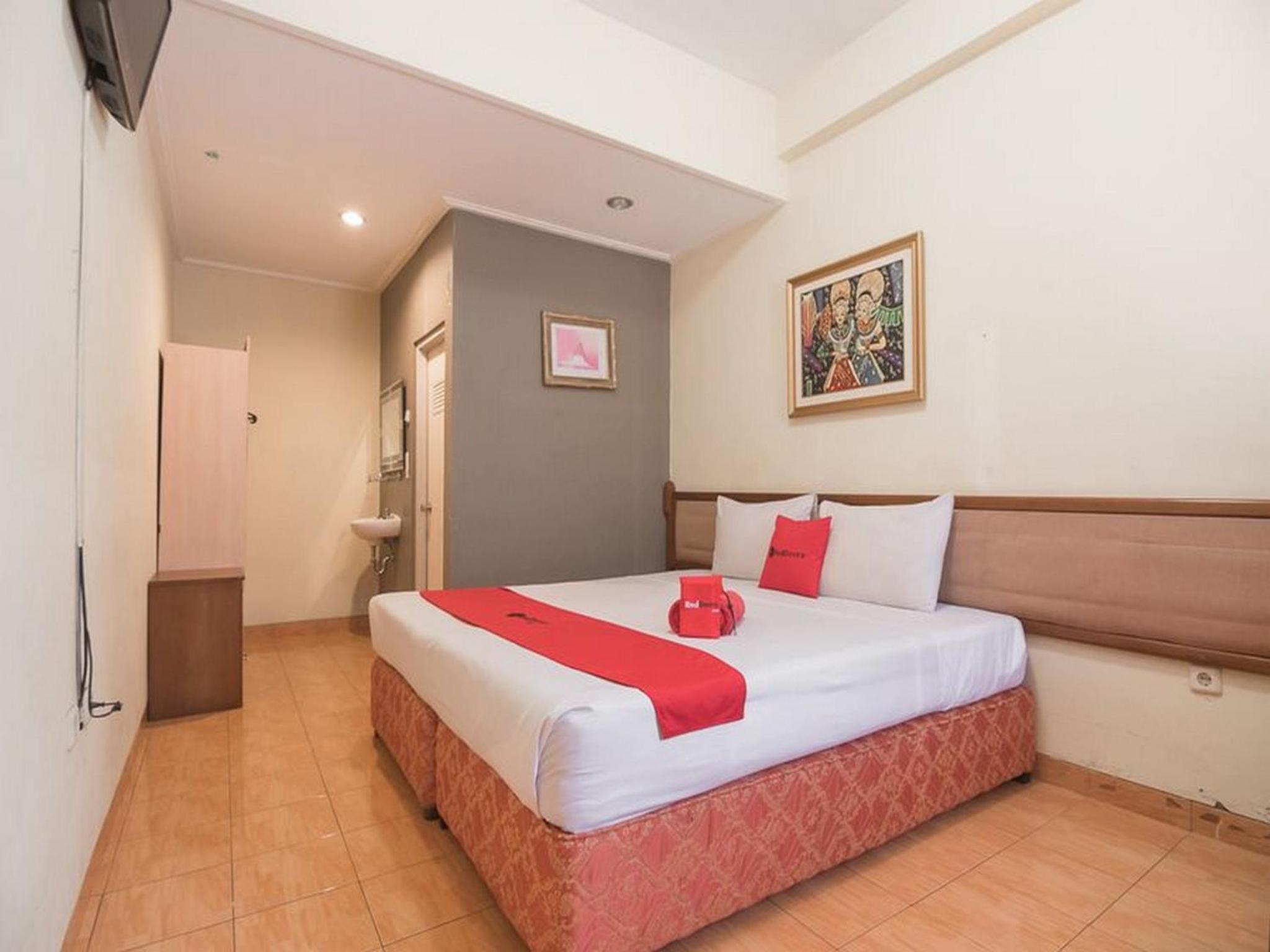 RedDoorz @ Buah Batu 3 view 5