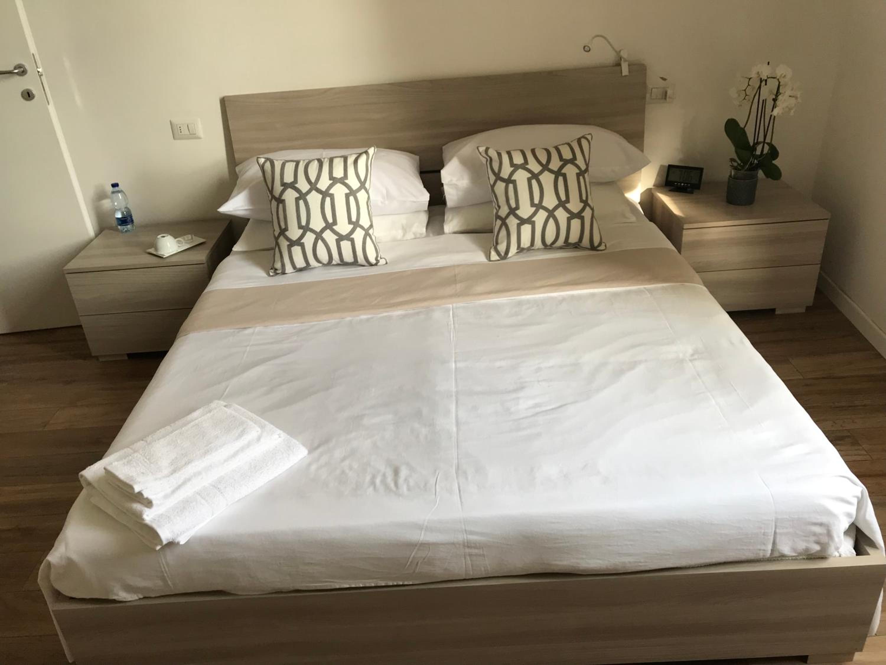Santa Rosa Florence Apartments 3 Bedrooms - Private Parking