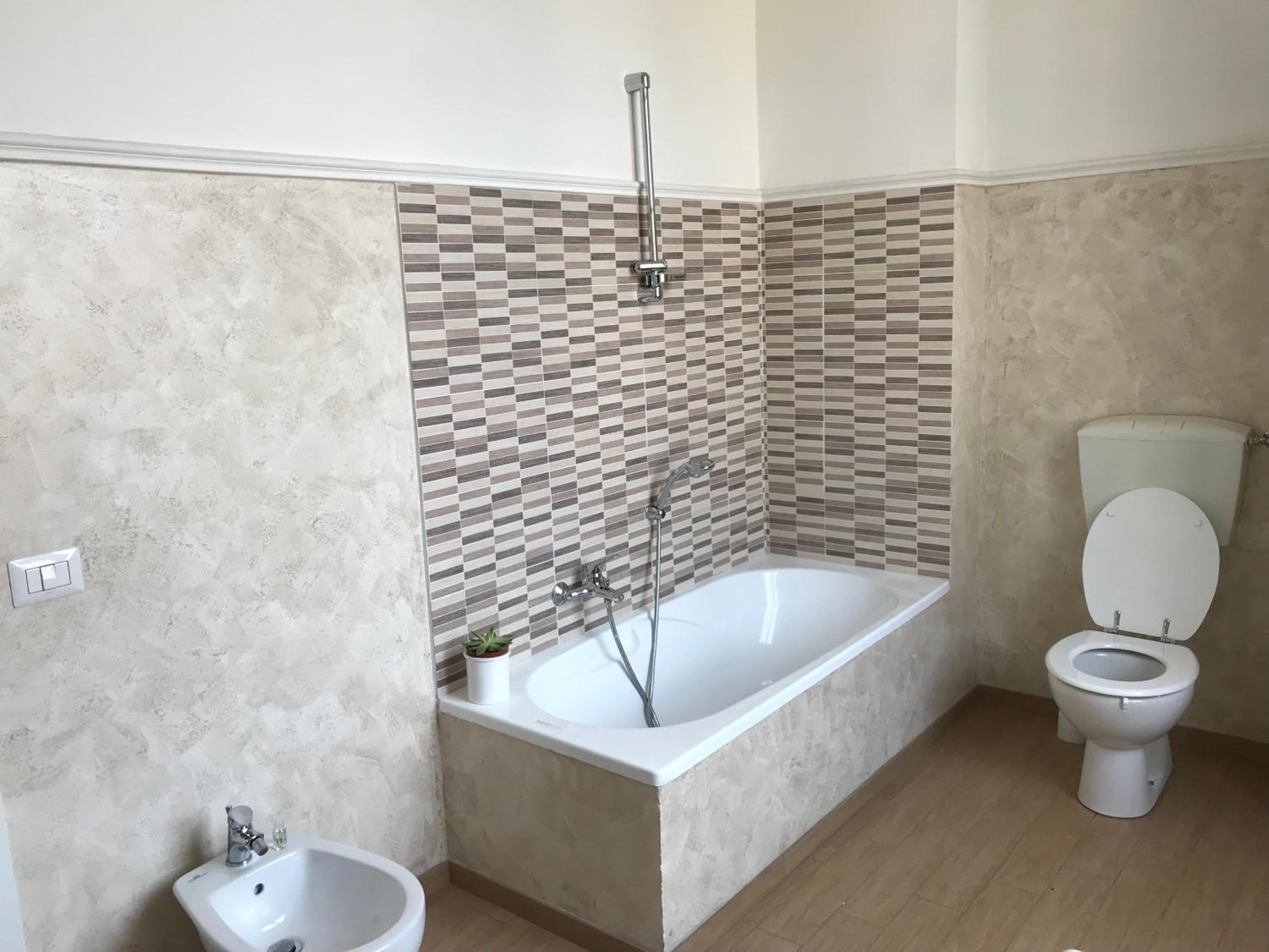 Santa Rosa Florence Apartments 3 Bedrooms - Private Parking
