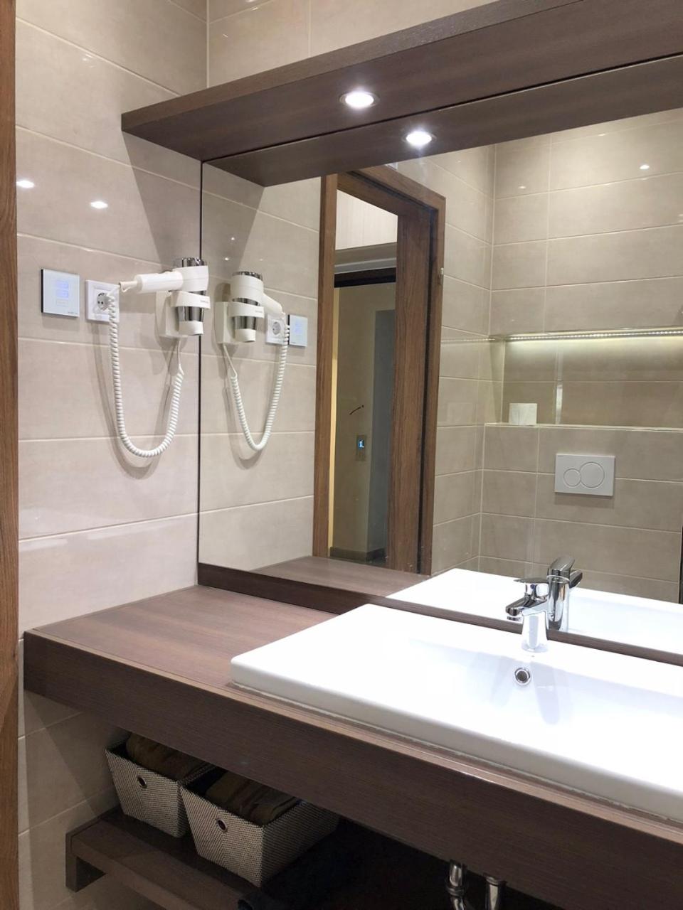 Nice Wellness Apartman view 5