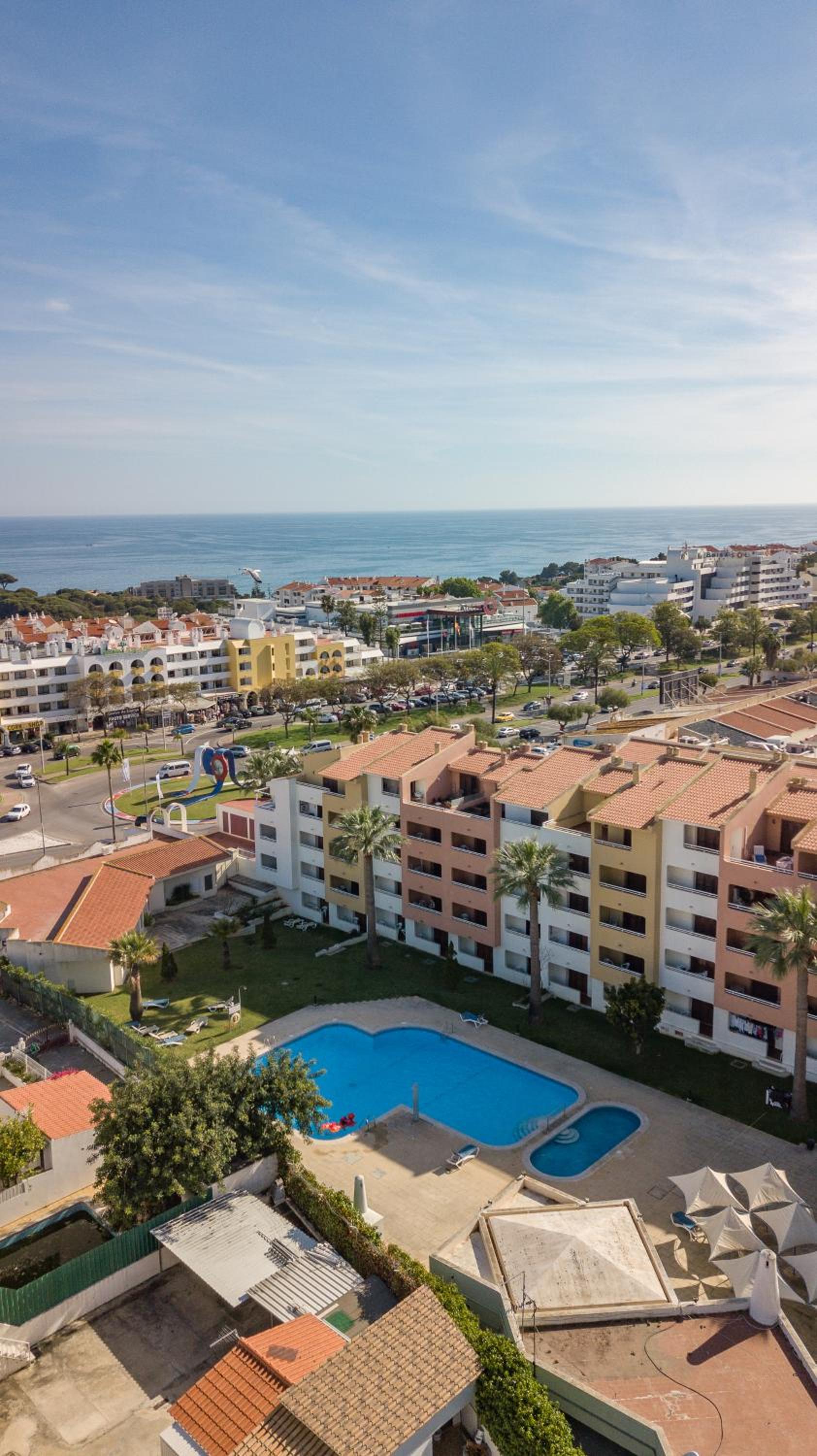 MAIN AVENUE ALBUFEIRA, walk to beach, Old Town, shooping, top location view 5