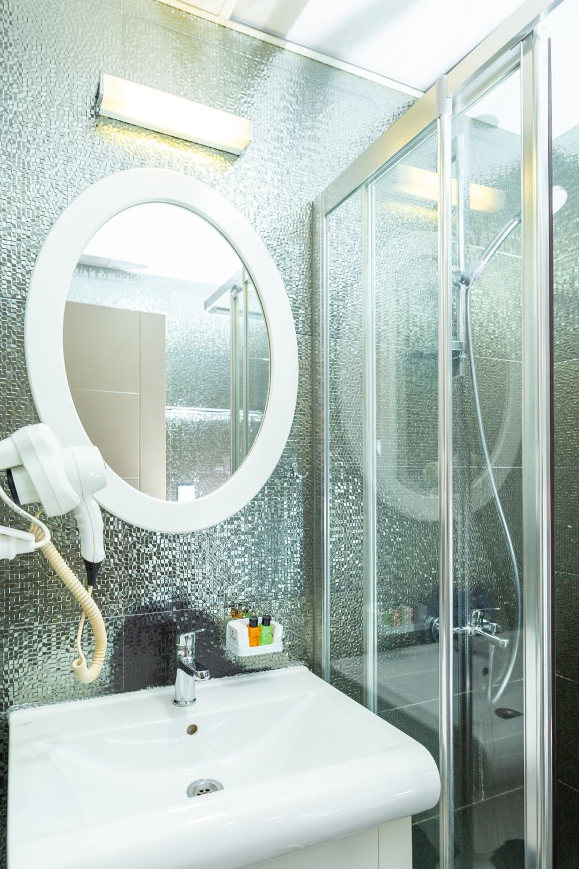 Microyal Hotel - Image 16