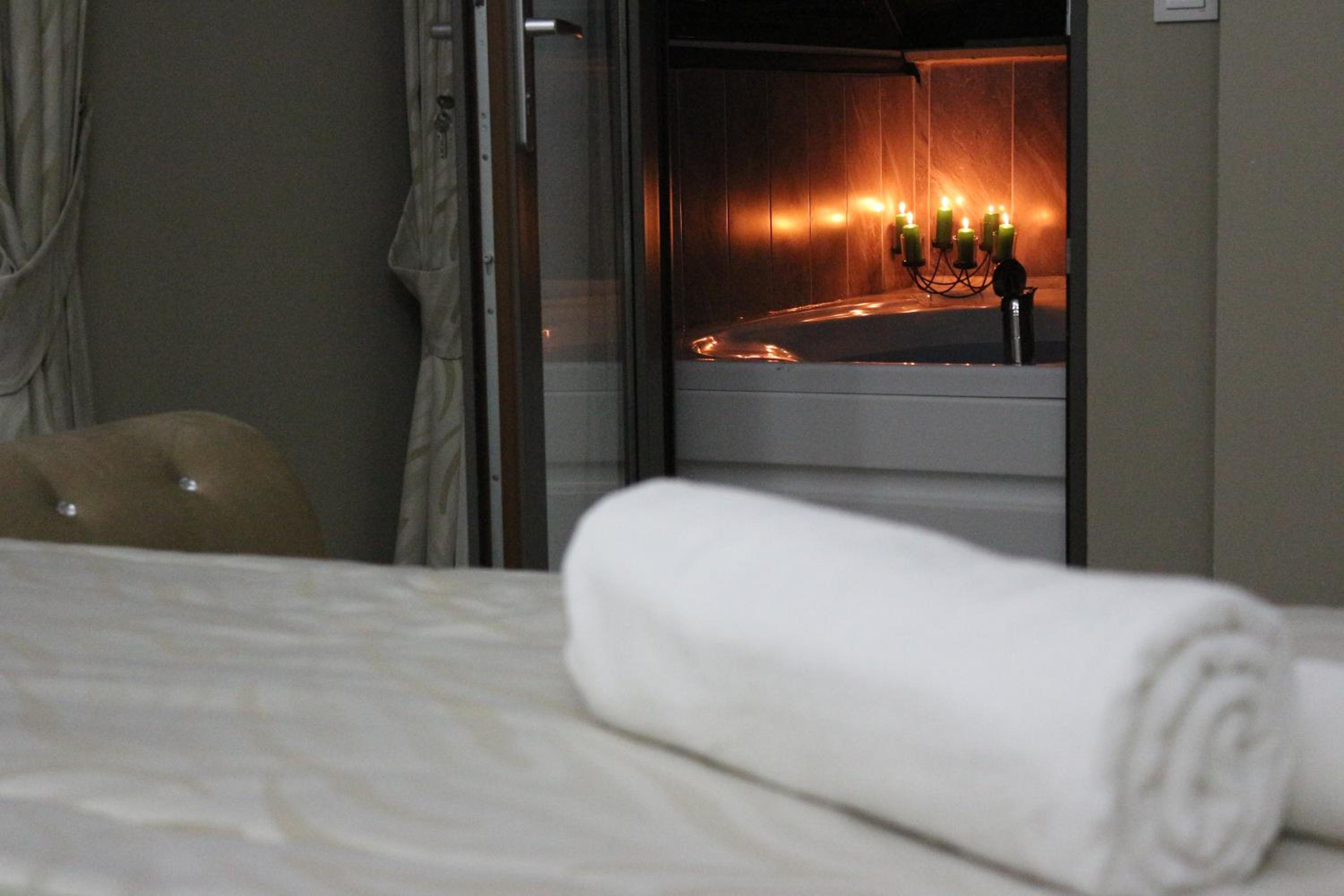 Microyal Hotel - Image 47