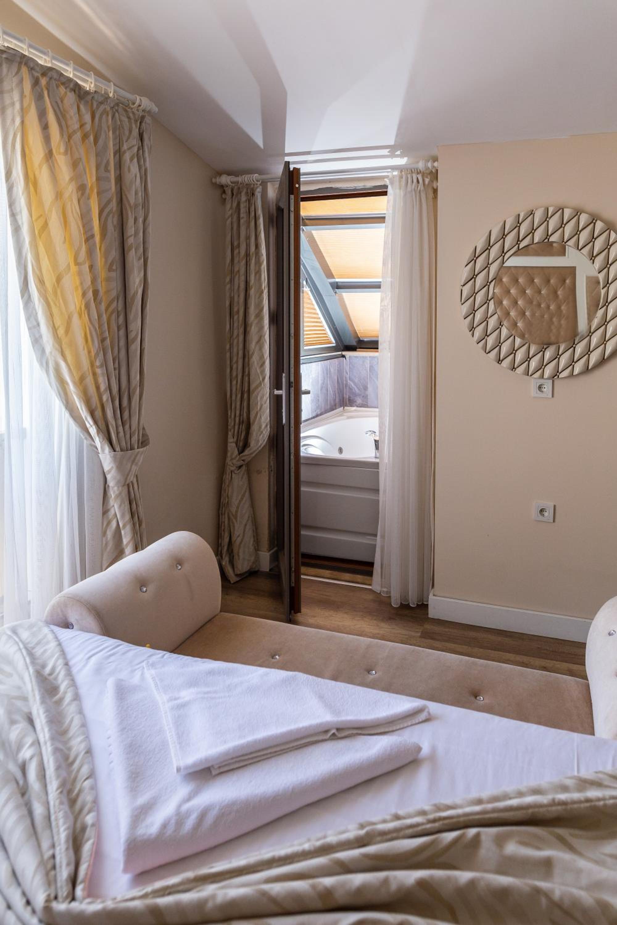 Microyal Hotel - Image 7