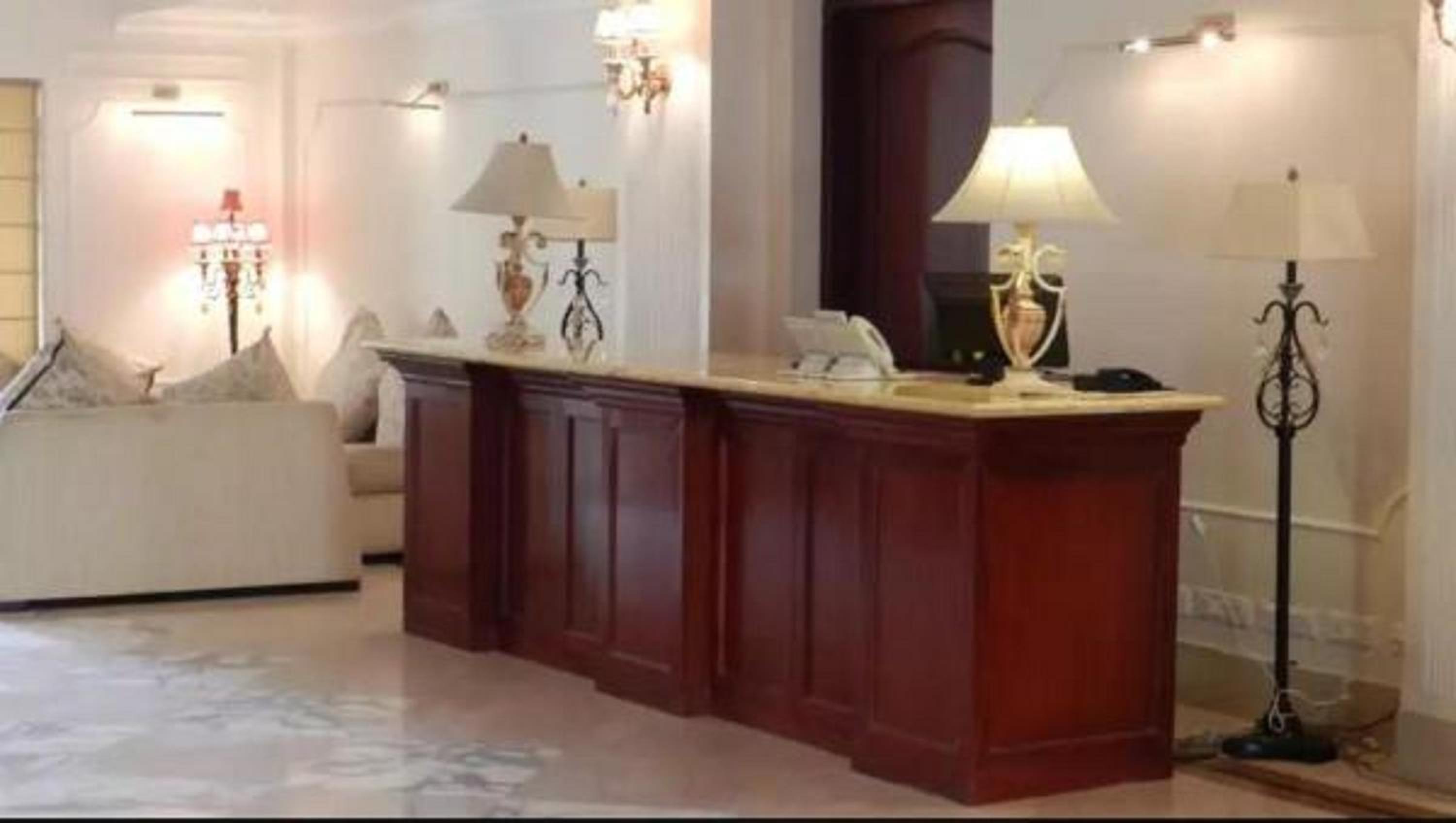 Lobby & Reception