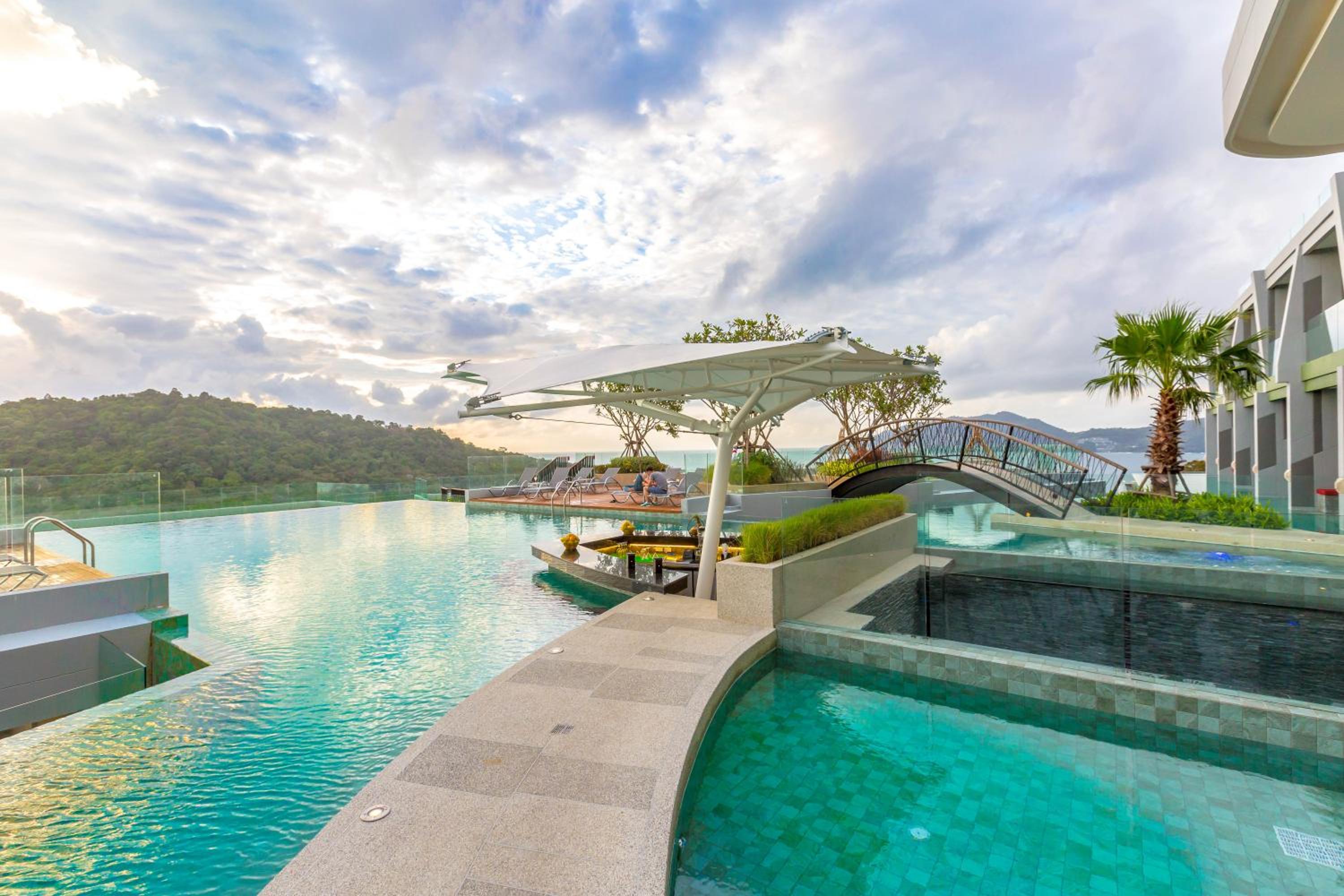 Crest Resort & Pool Villas view 3