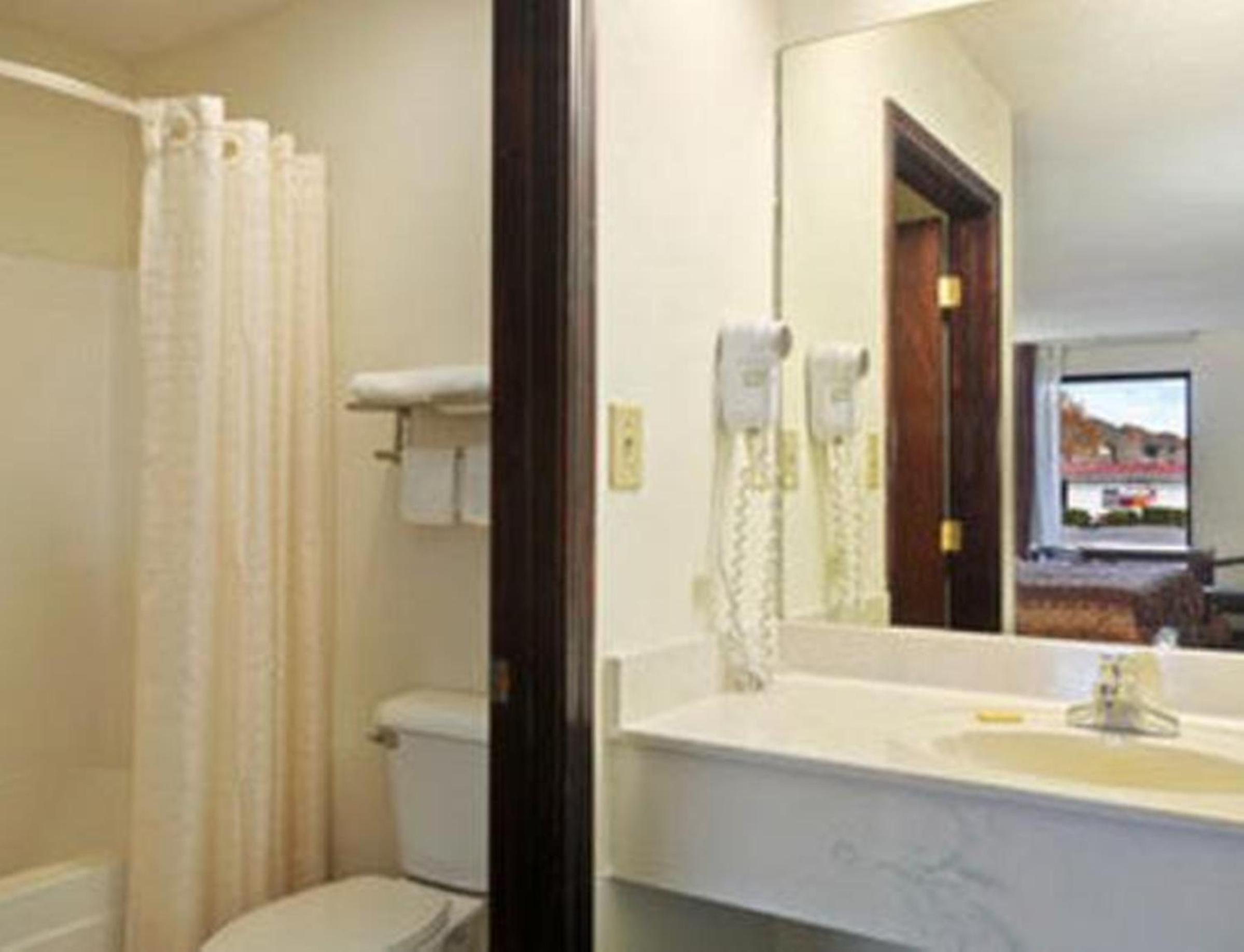 Days Inn by Wyndham Attalla - Property Image 4