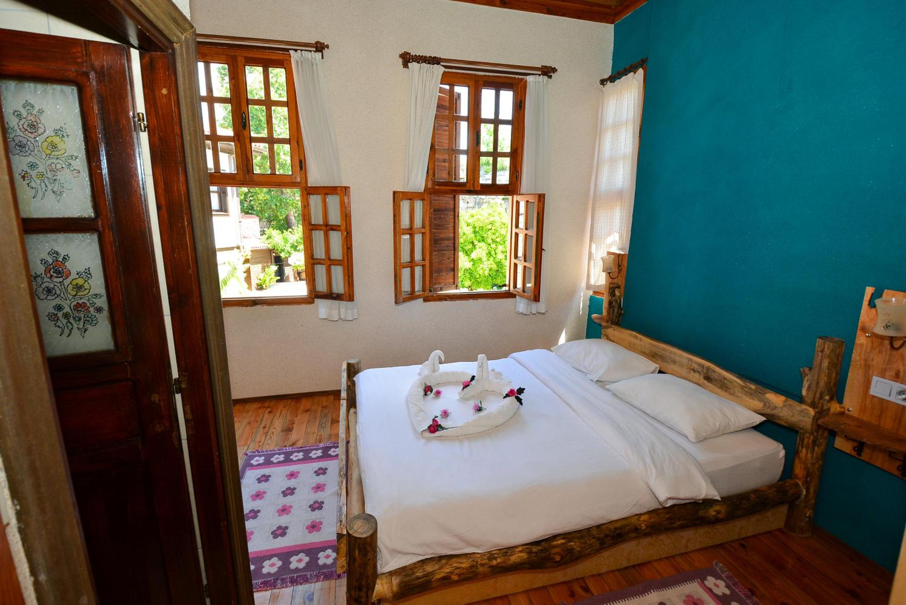 Otel Wood House
