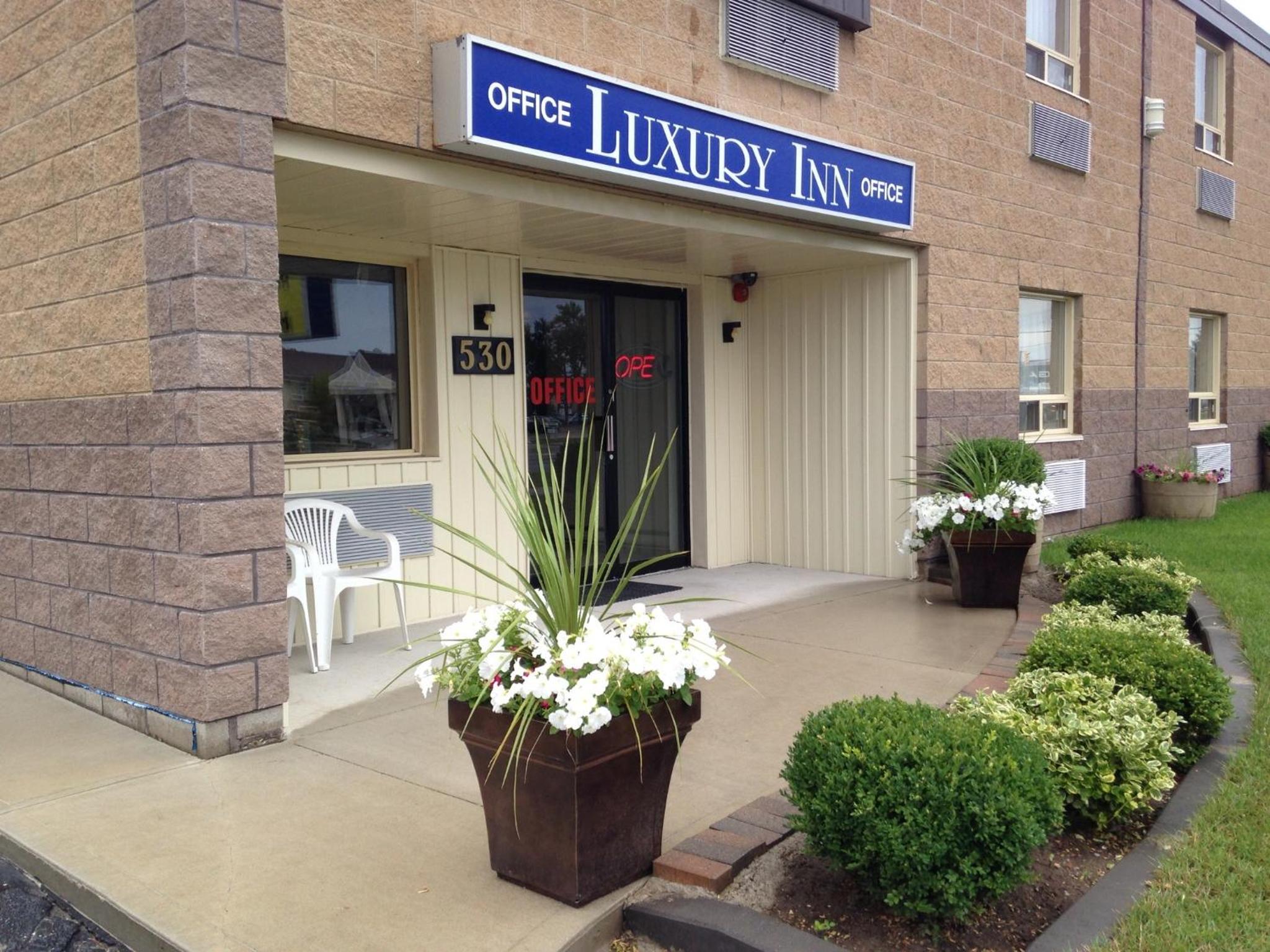 Hotel Luxury Inn - Image 1
