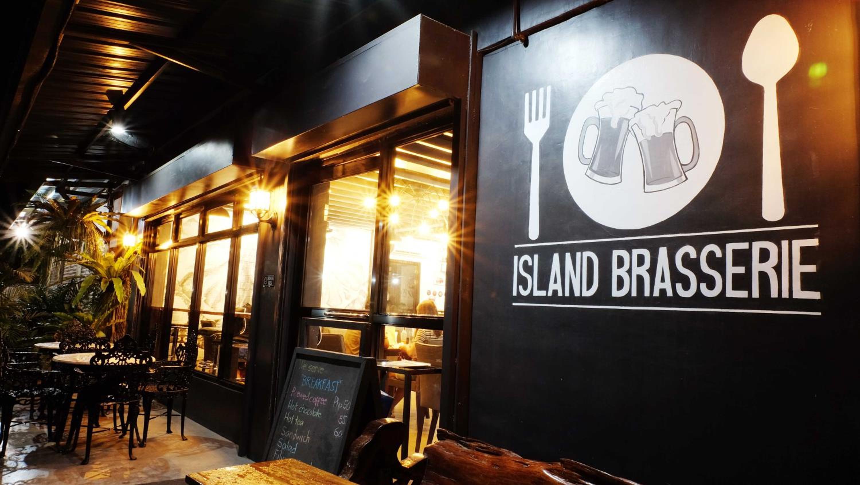Island Brasserie Hostel view 4