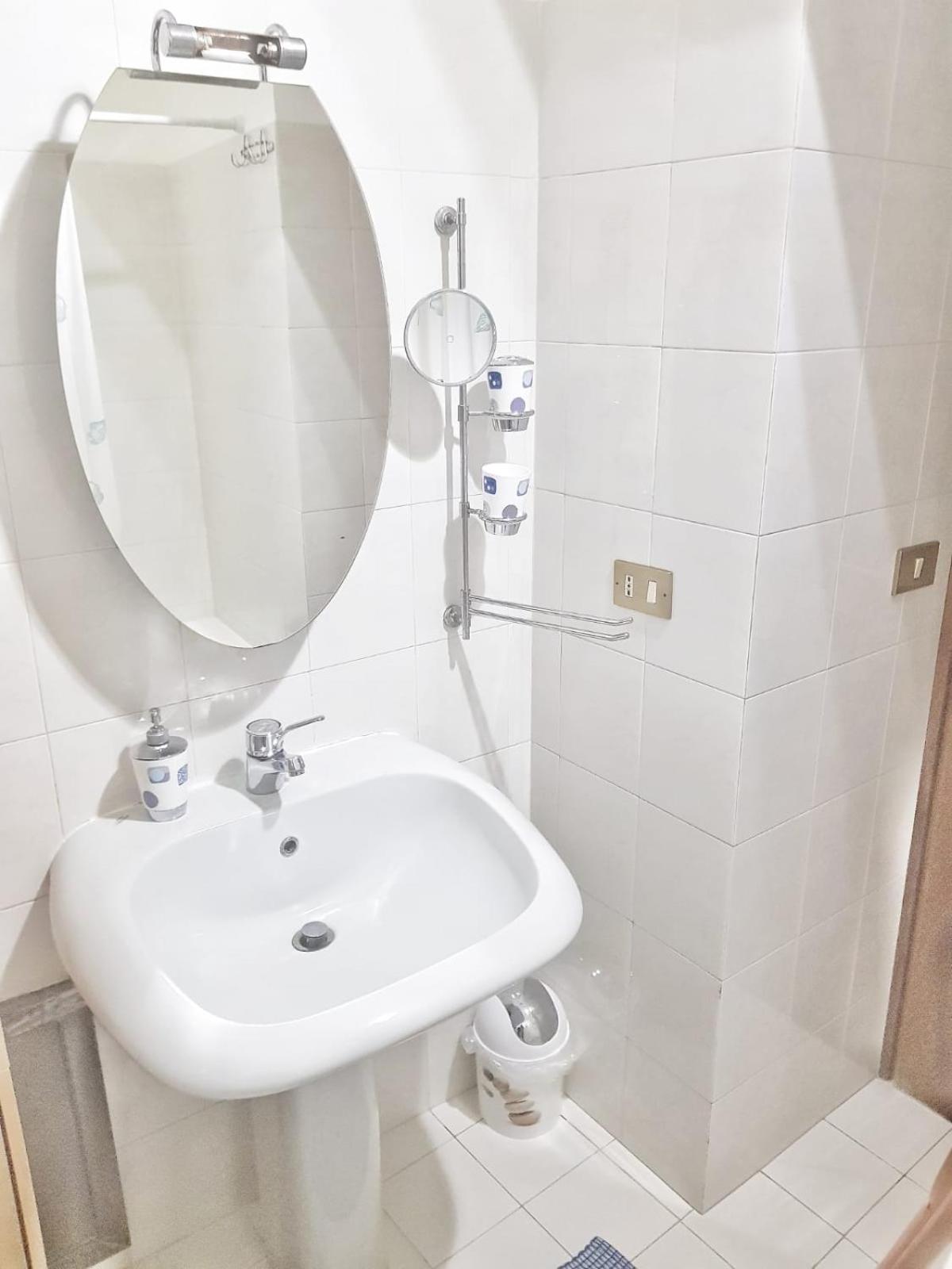 Oly99 en Palermo — bathroom