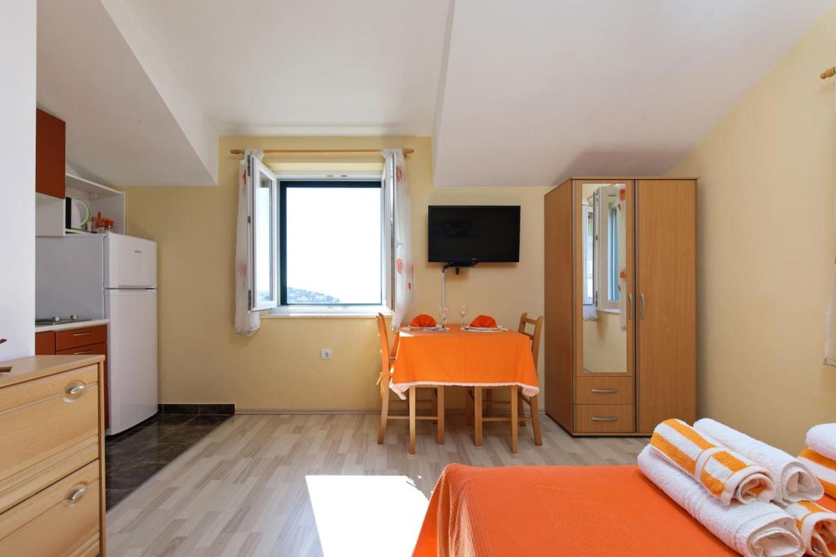 Orange studio Eni