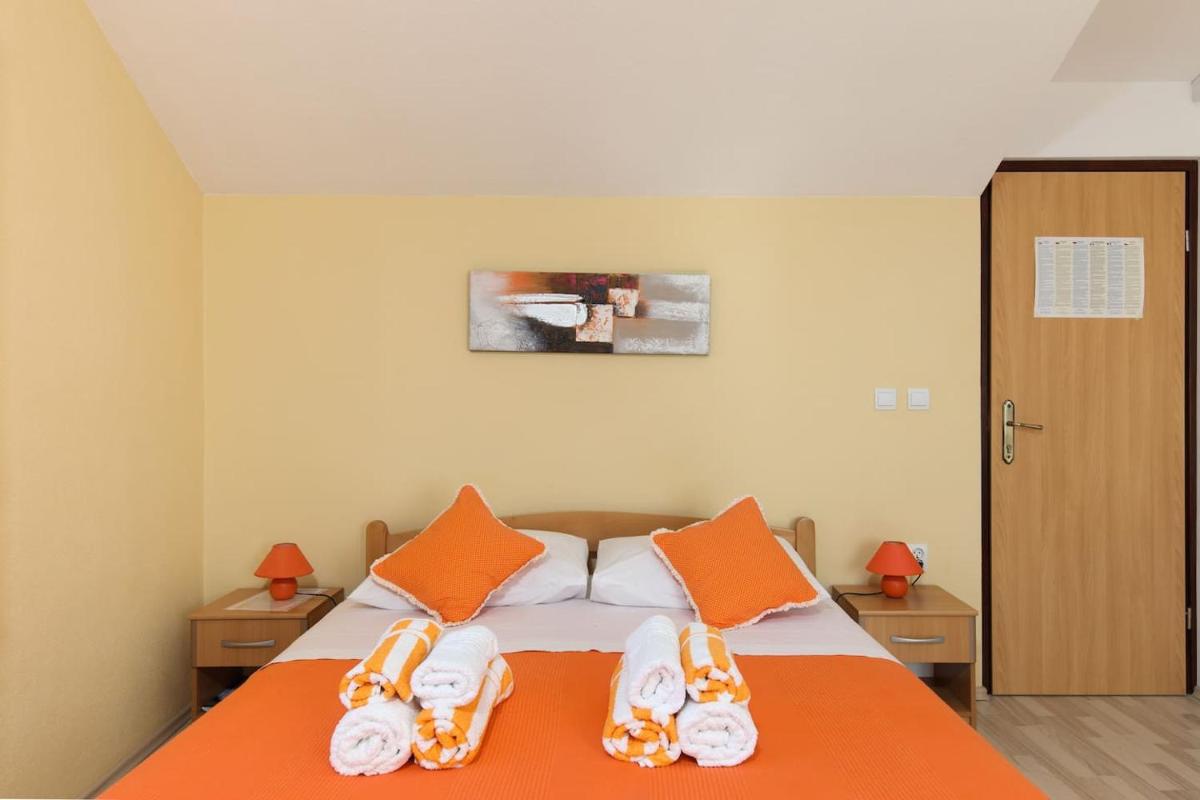 Orange studio Eni en Hvar