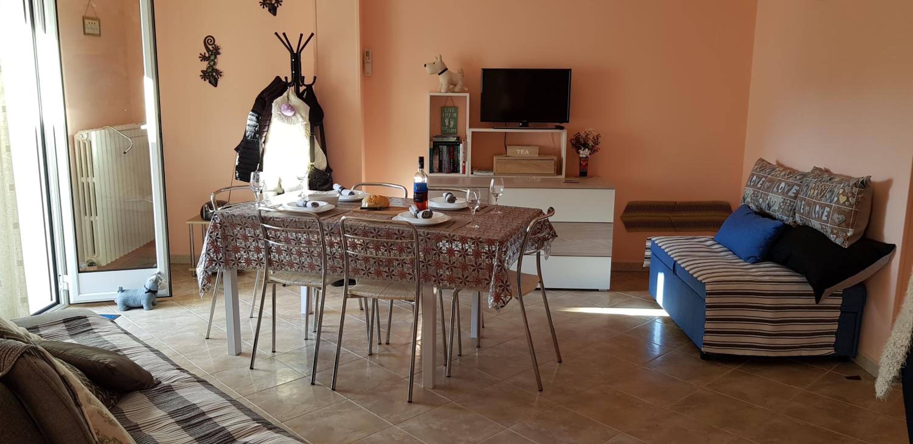 2 BEDROOMED APARTMENT - sleeps 5 view 4