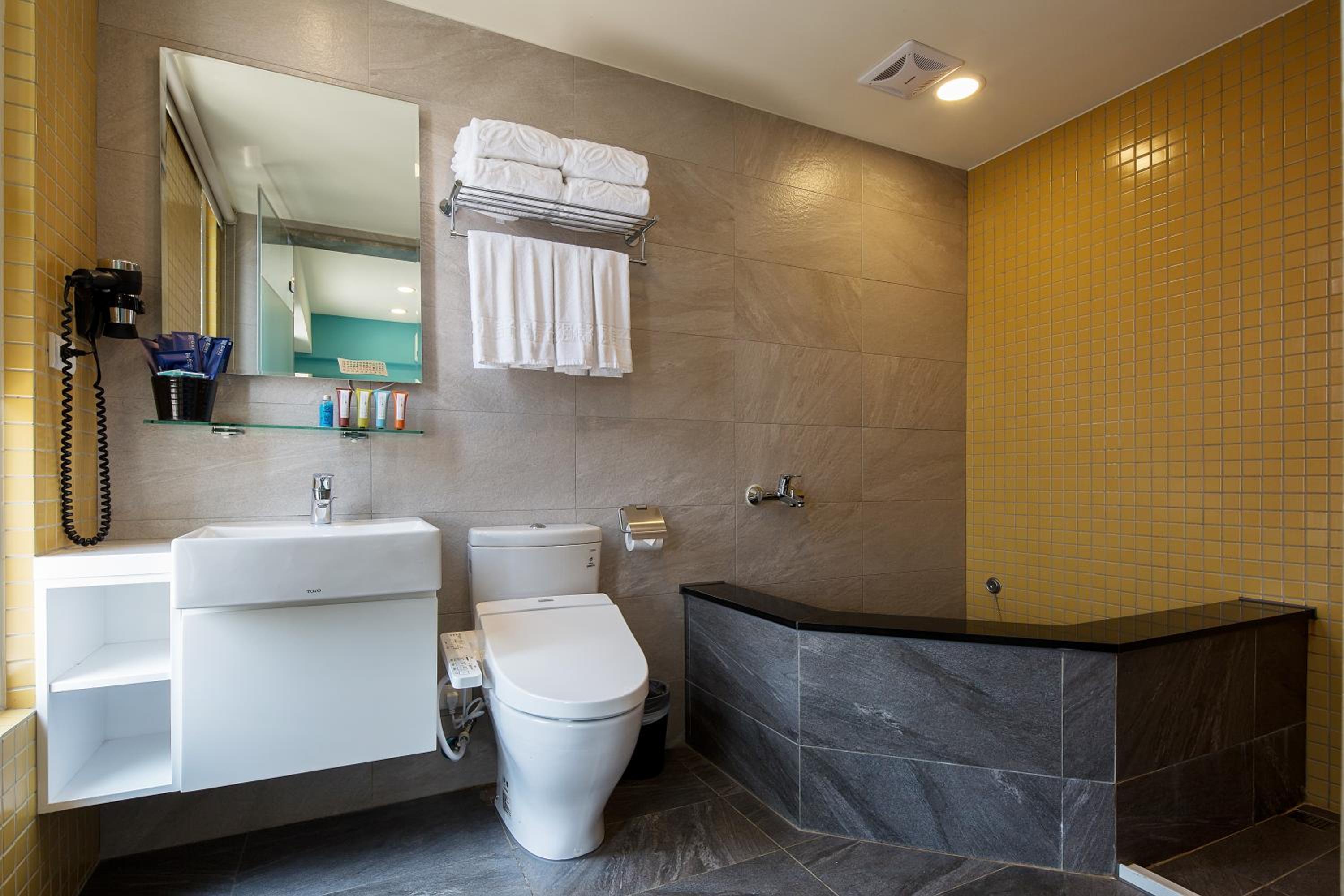 CHECK inn Express Taichung Yizhong