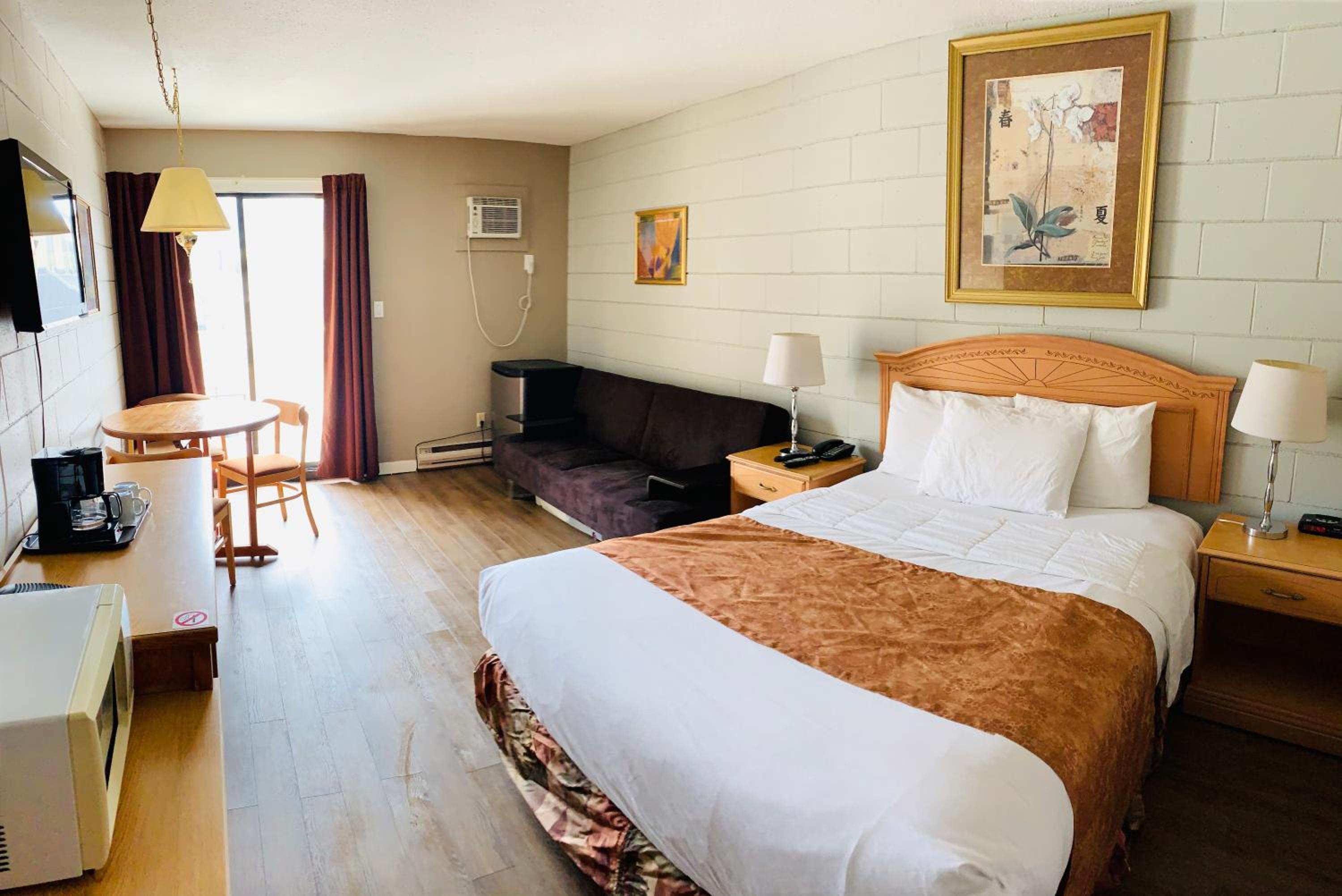 Armstrong Inn