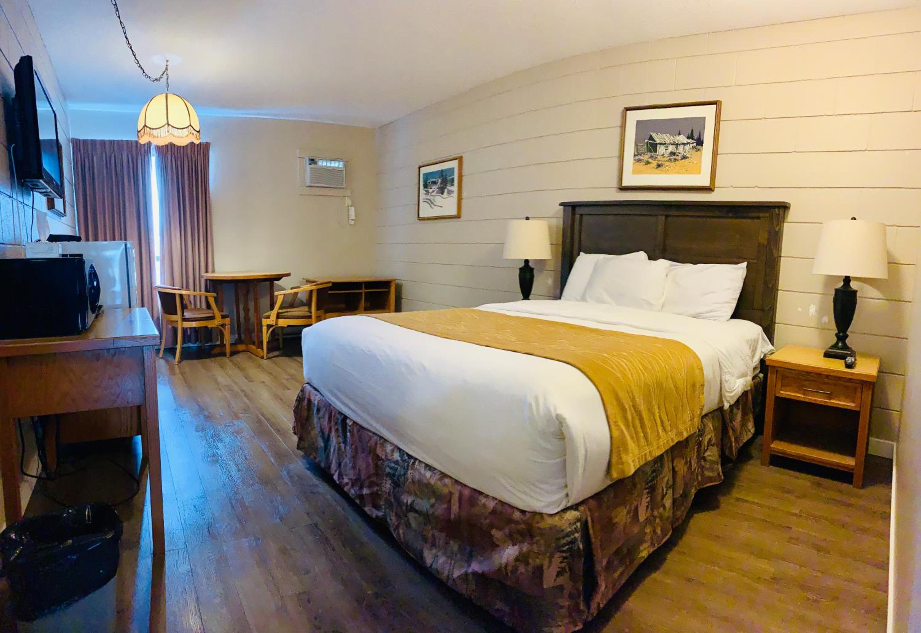 Armstrong Inn