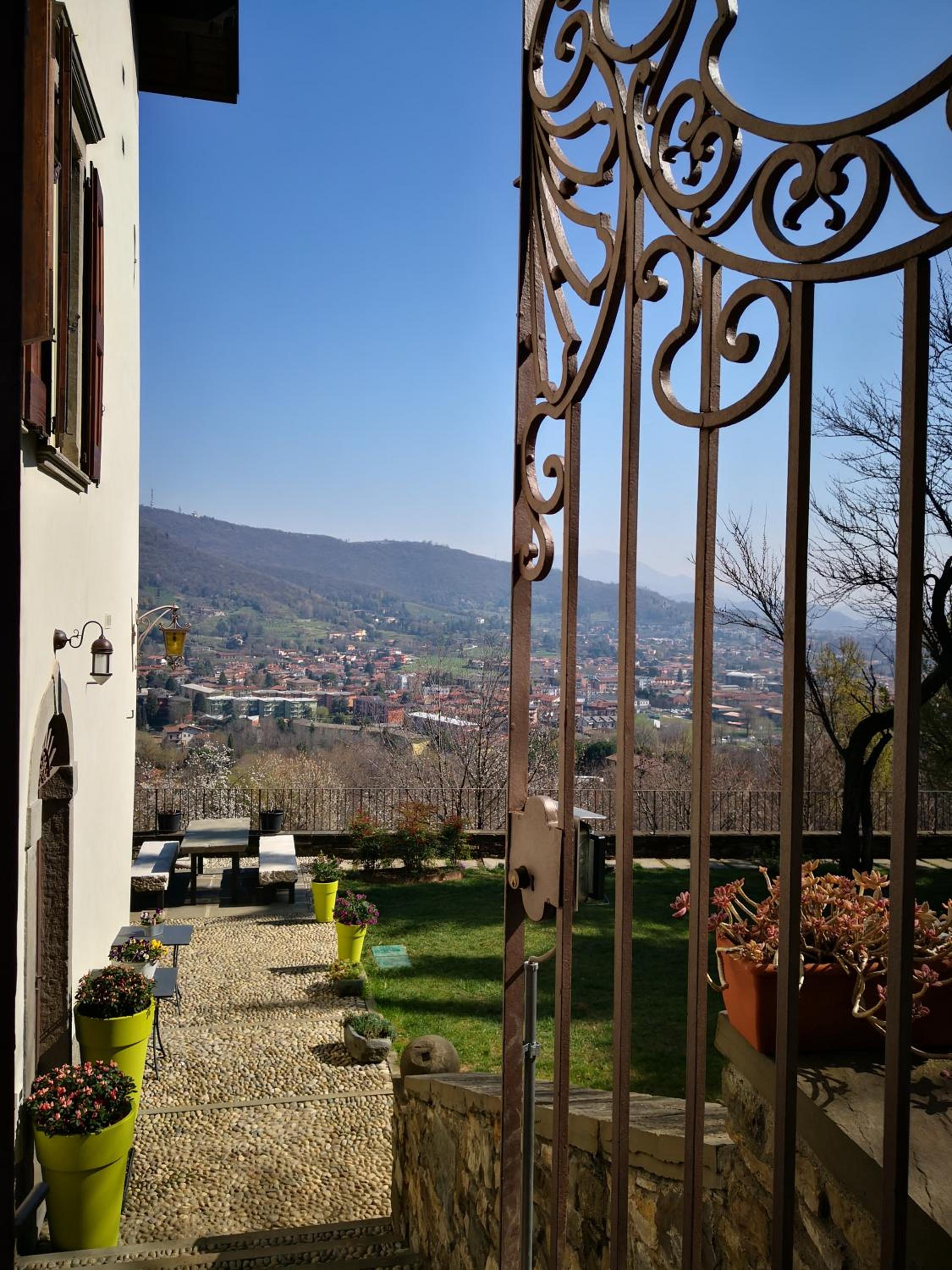B&B Dimora Delle Donnole Bergamo Alta view 3
