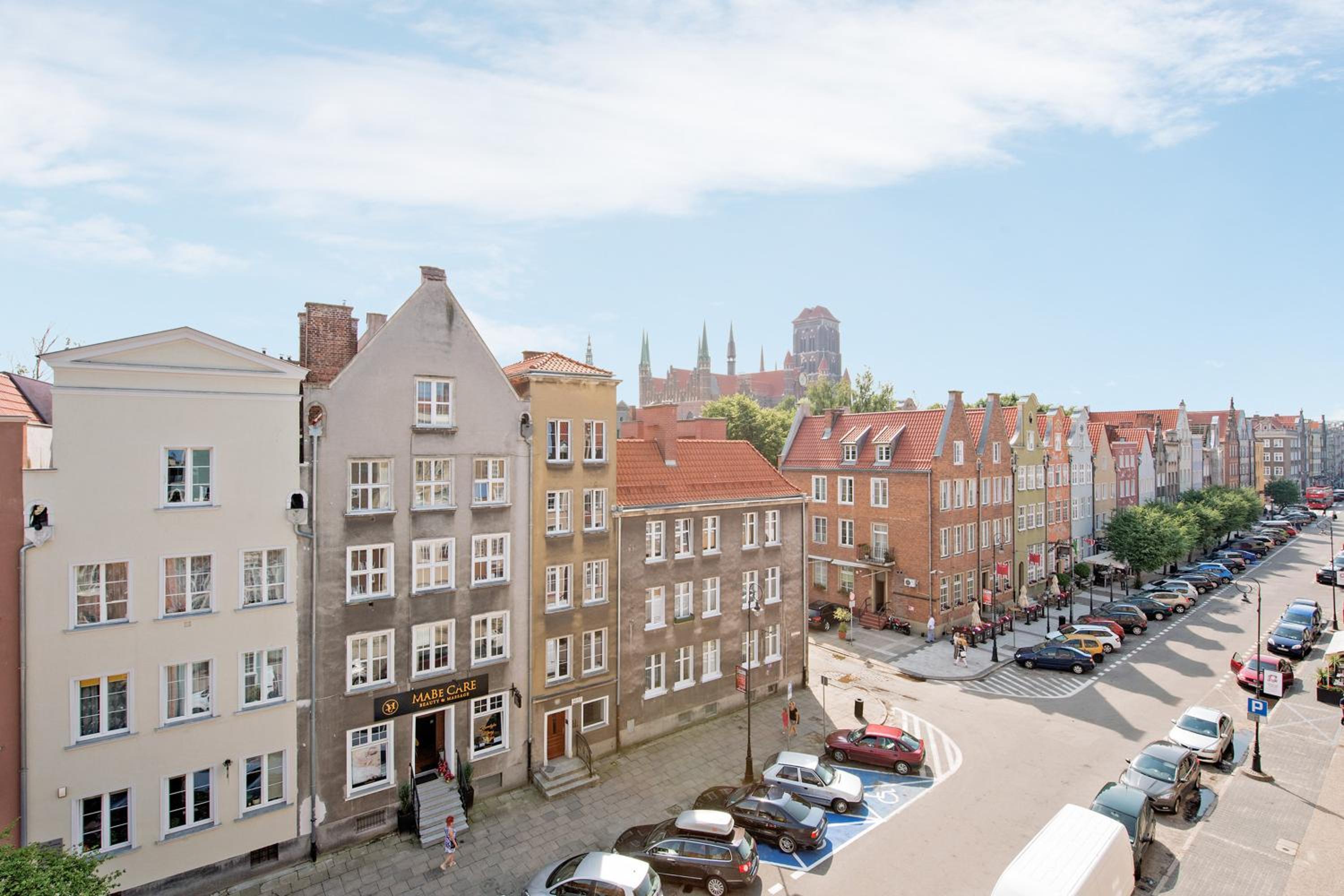 3-level apartment with a view of St Mary's Basilica by Downtown Apartments
