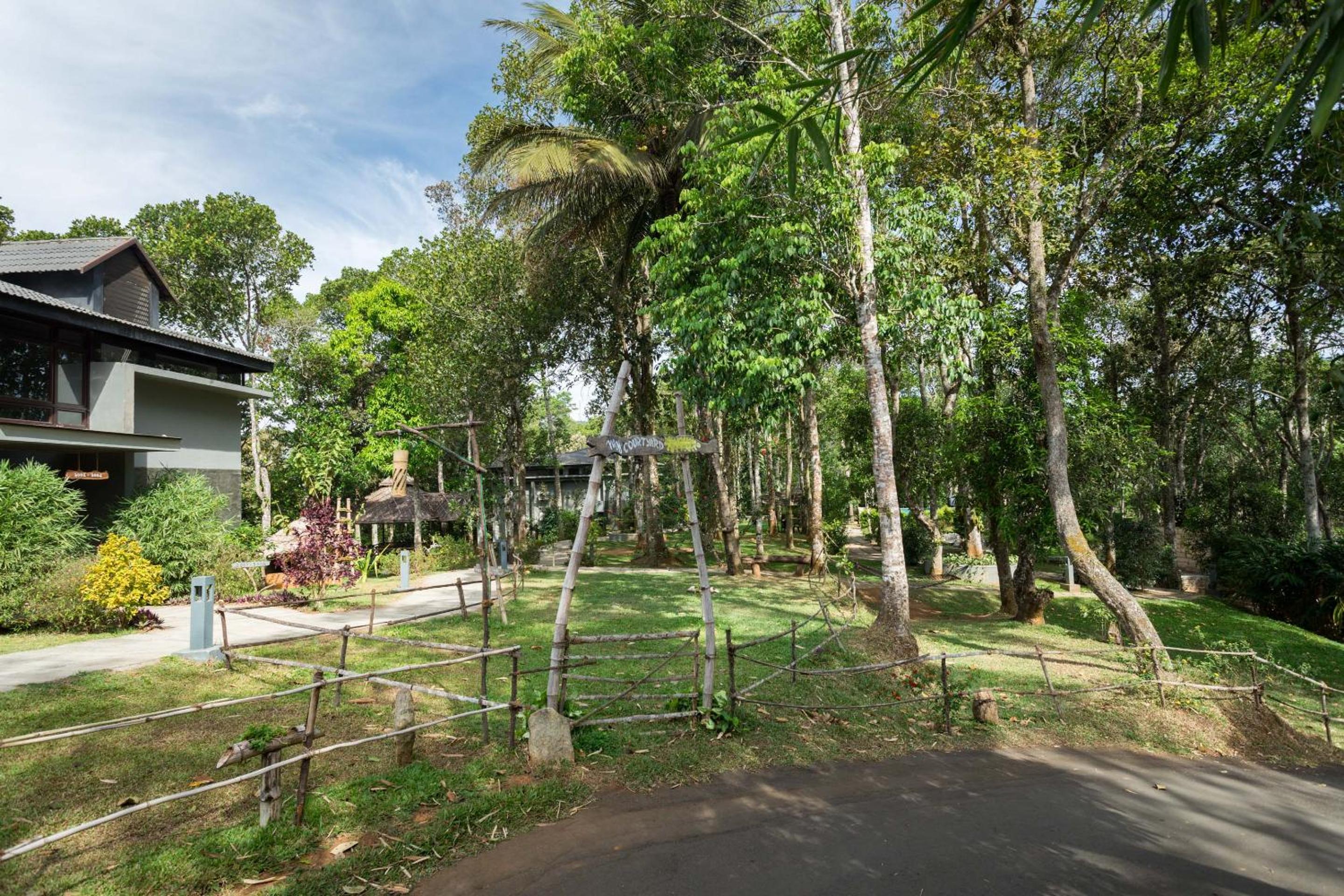 The Mountain Courtyard Thekkady