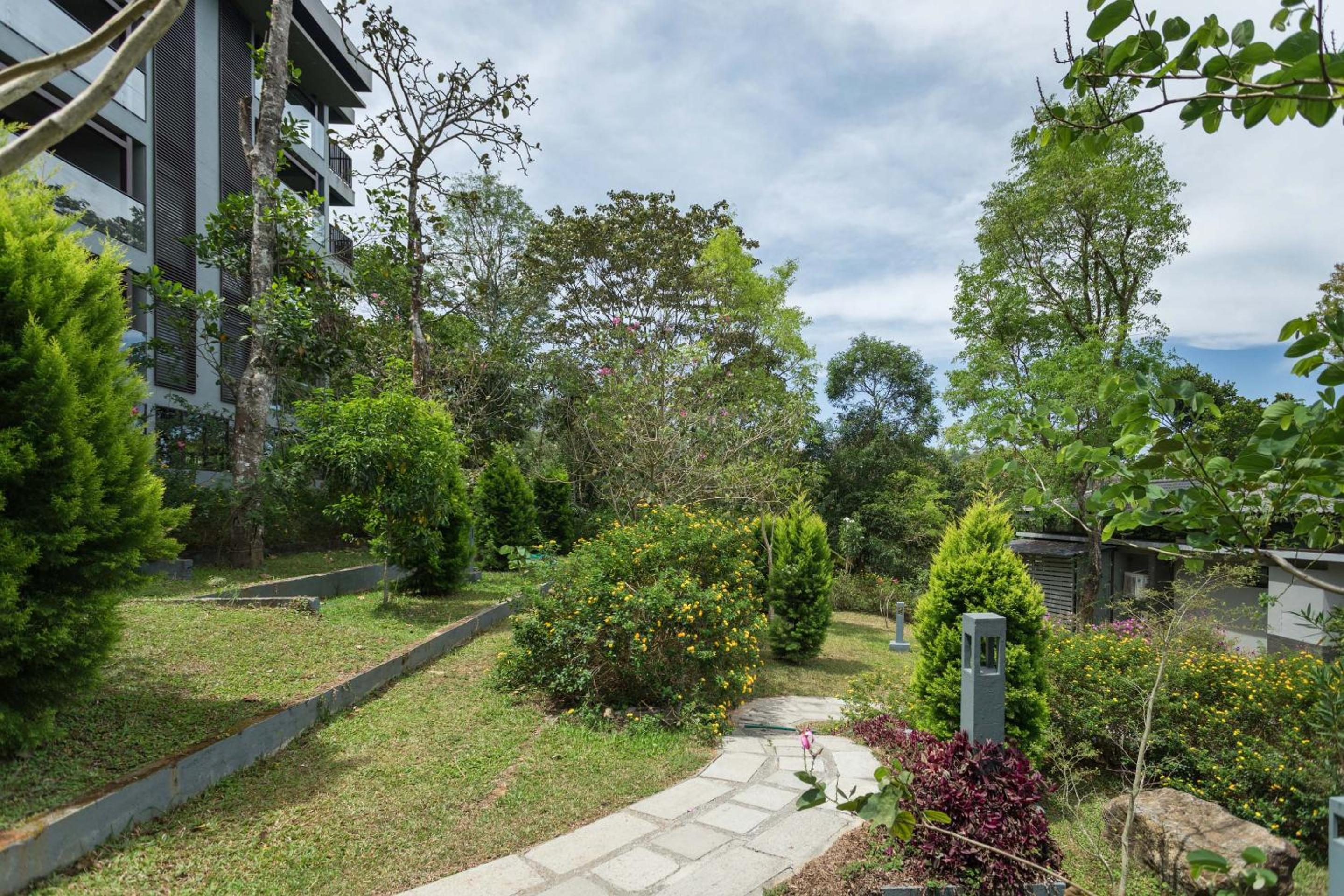 The Mountain Courtyard Thekkady