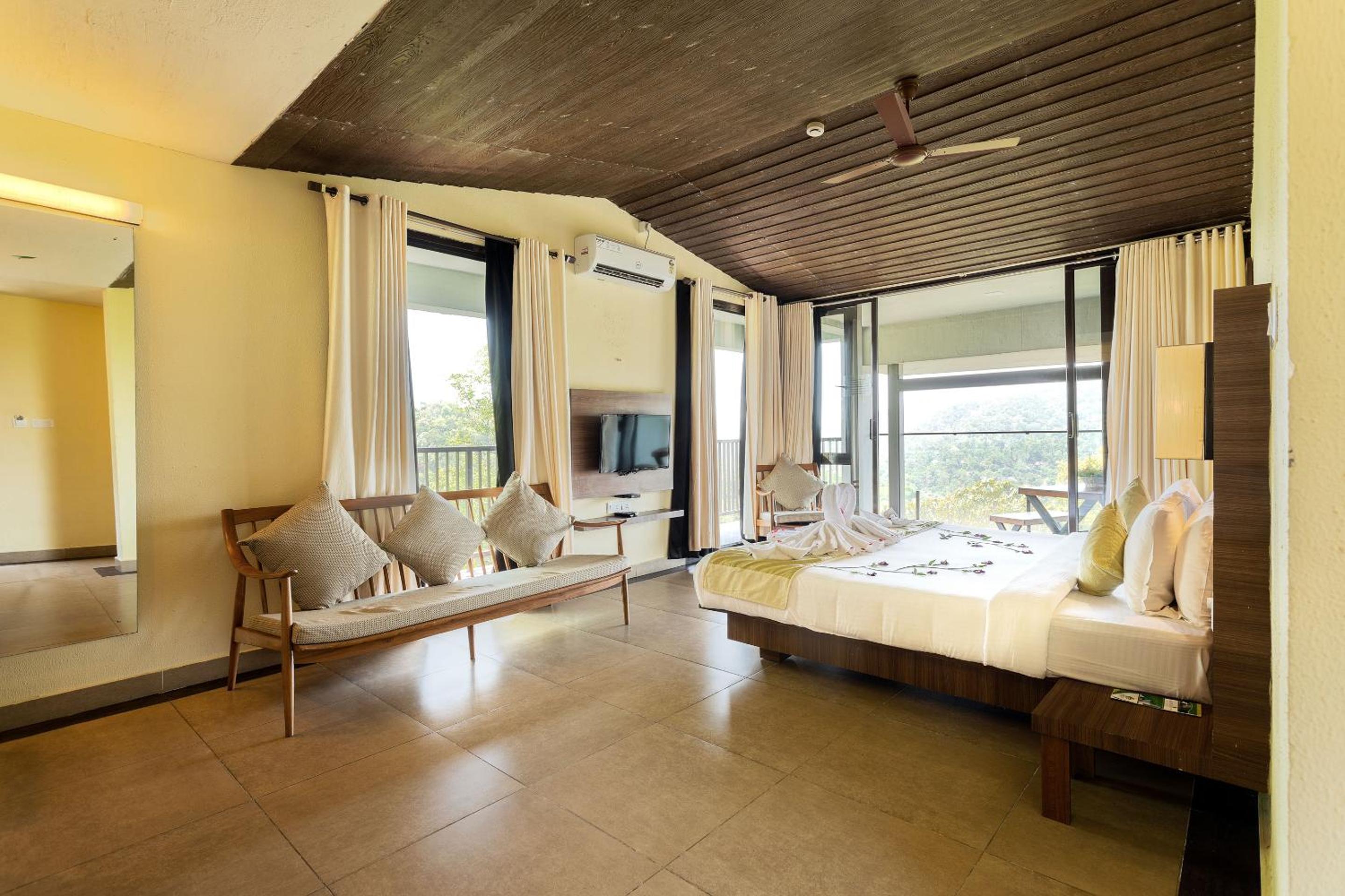 The Mountain Courtyard Thekkady