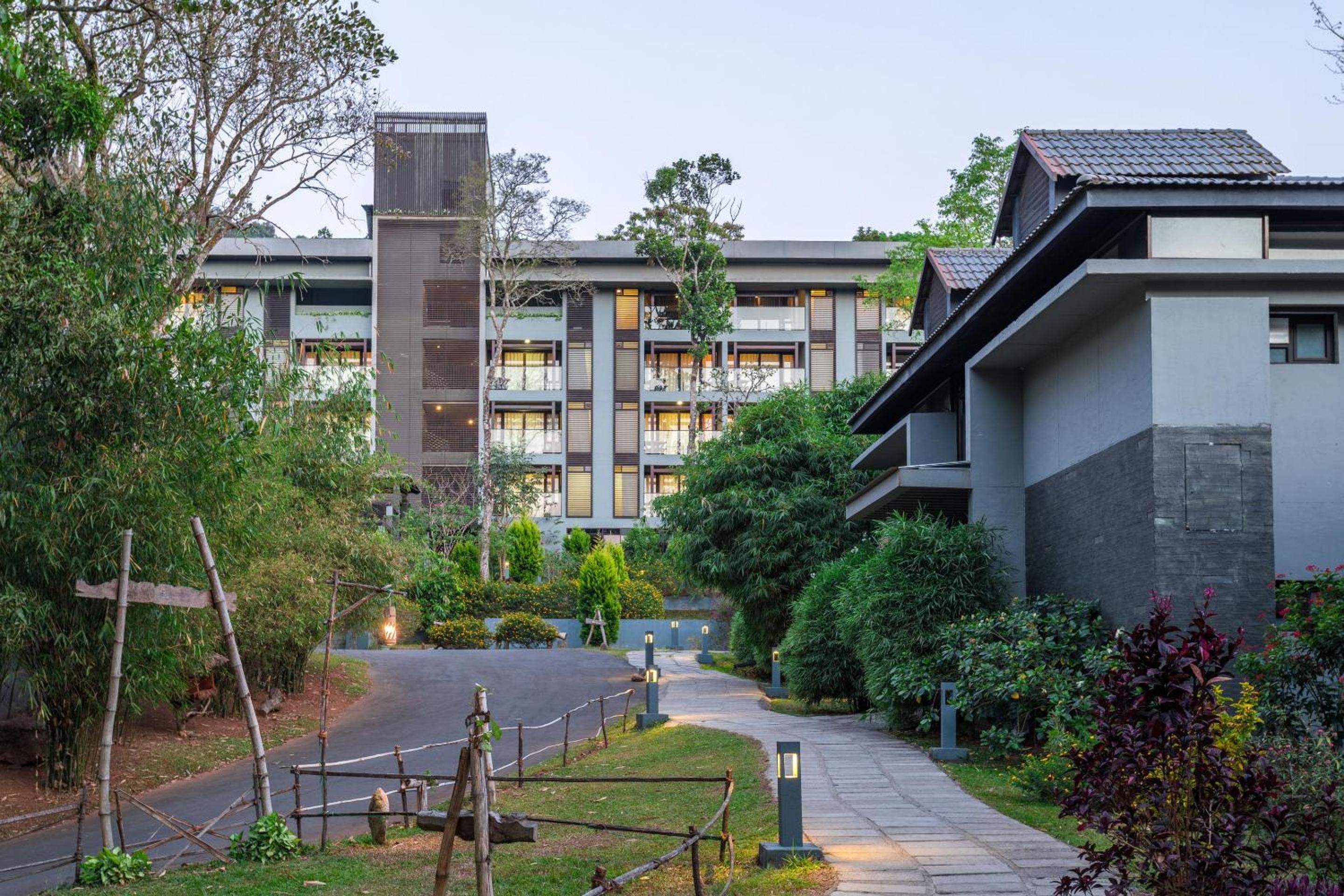 The Mountain Courtyard Thekkady