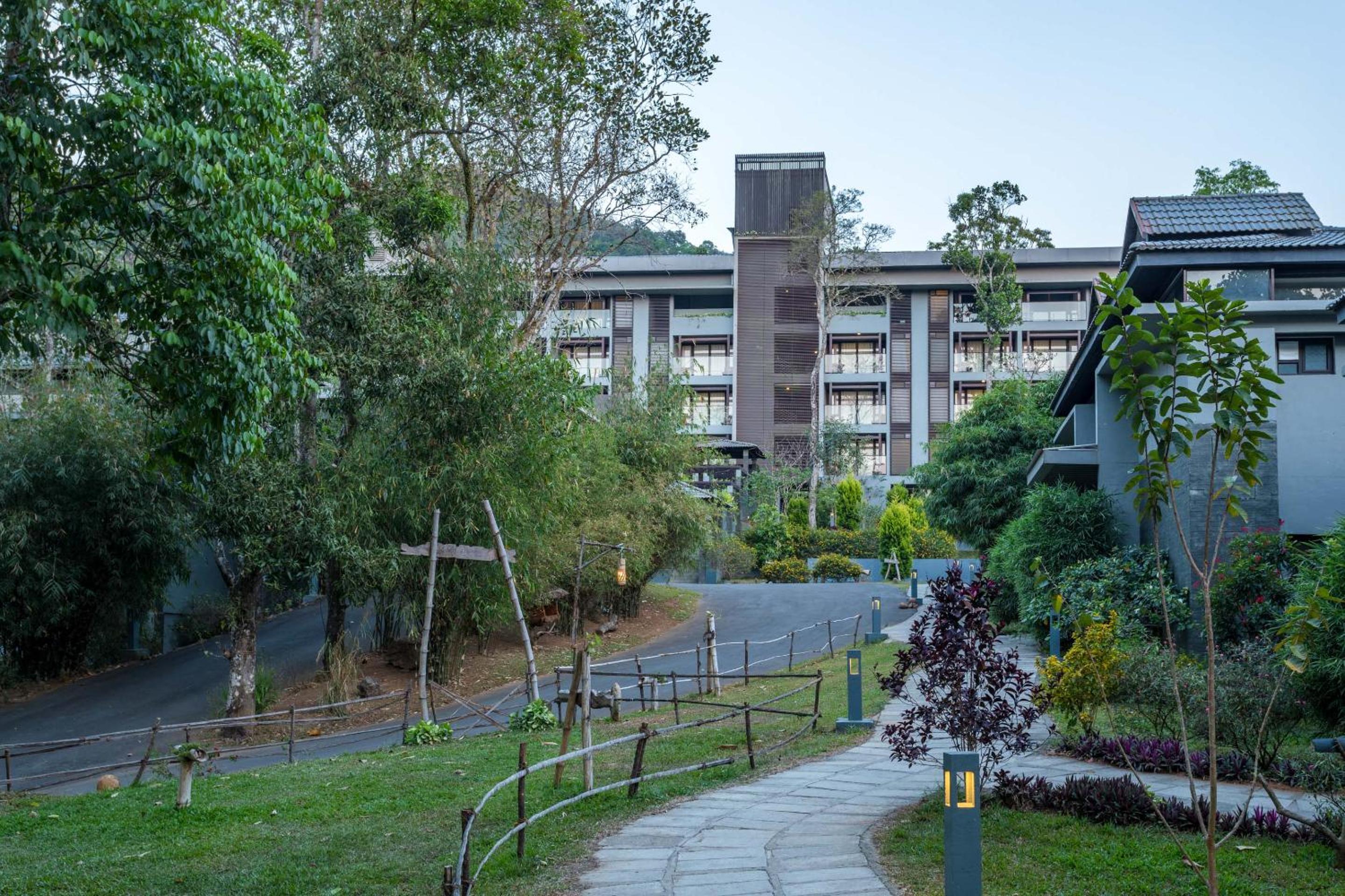 The Mountain Courtyard Thekkady