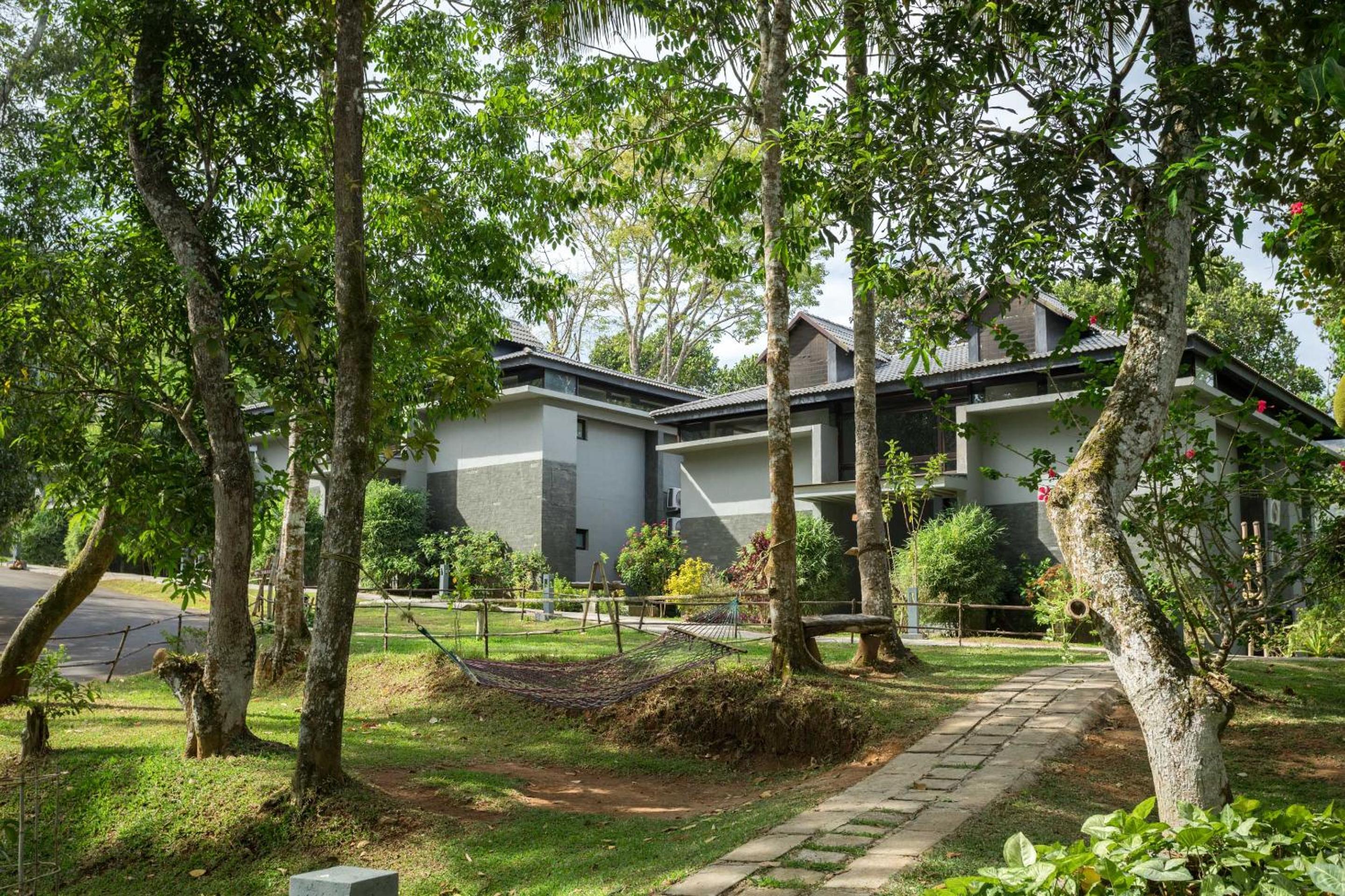 The Mountain Courtyard Thekkady