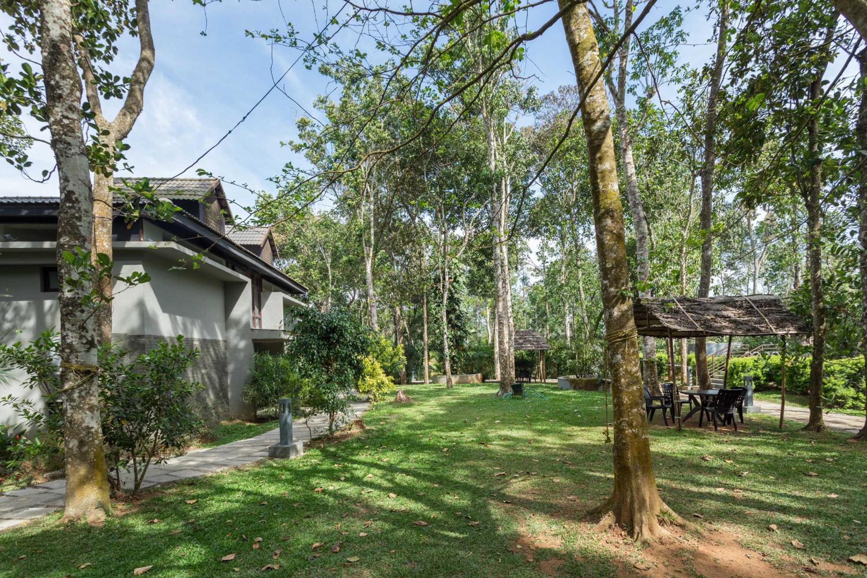 The Mountain Courtyard Thekkady