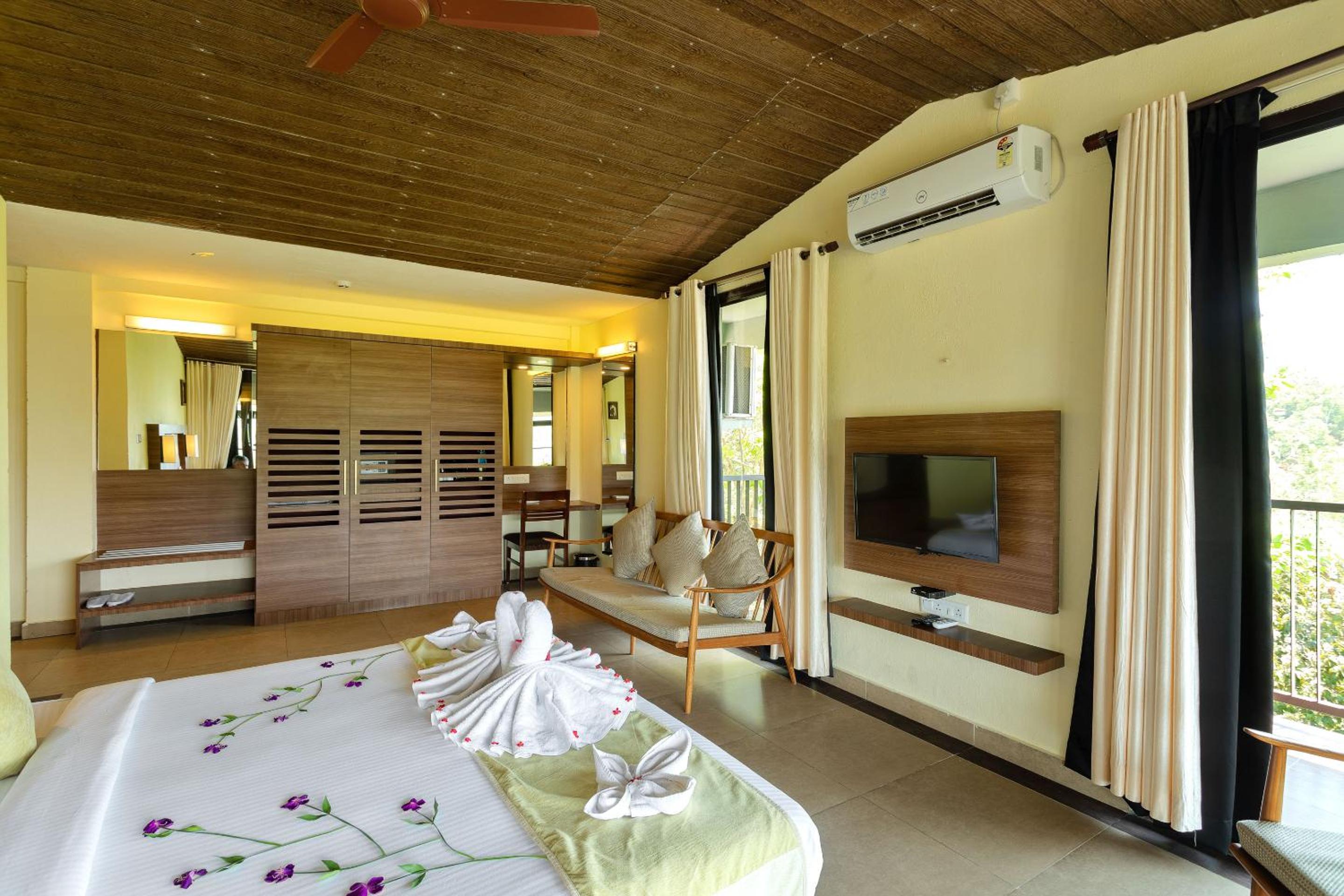 The Mountain Courtyard Thekkady