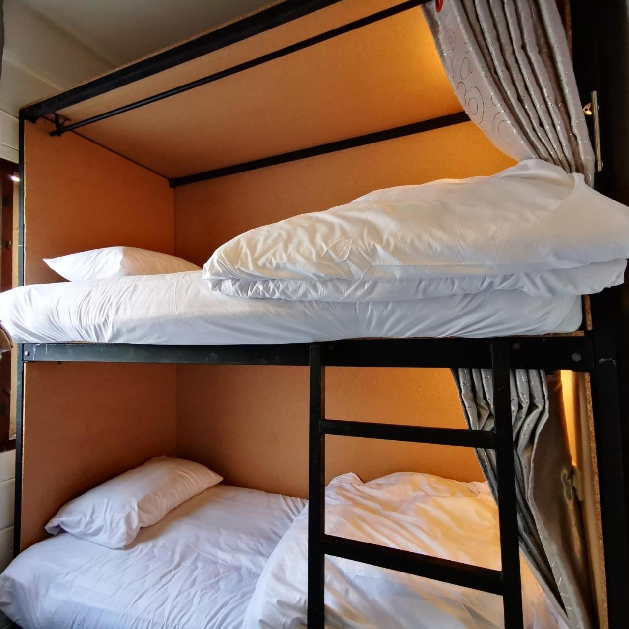 D​ Luck​ Hostel