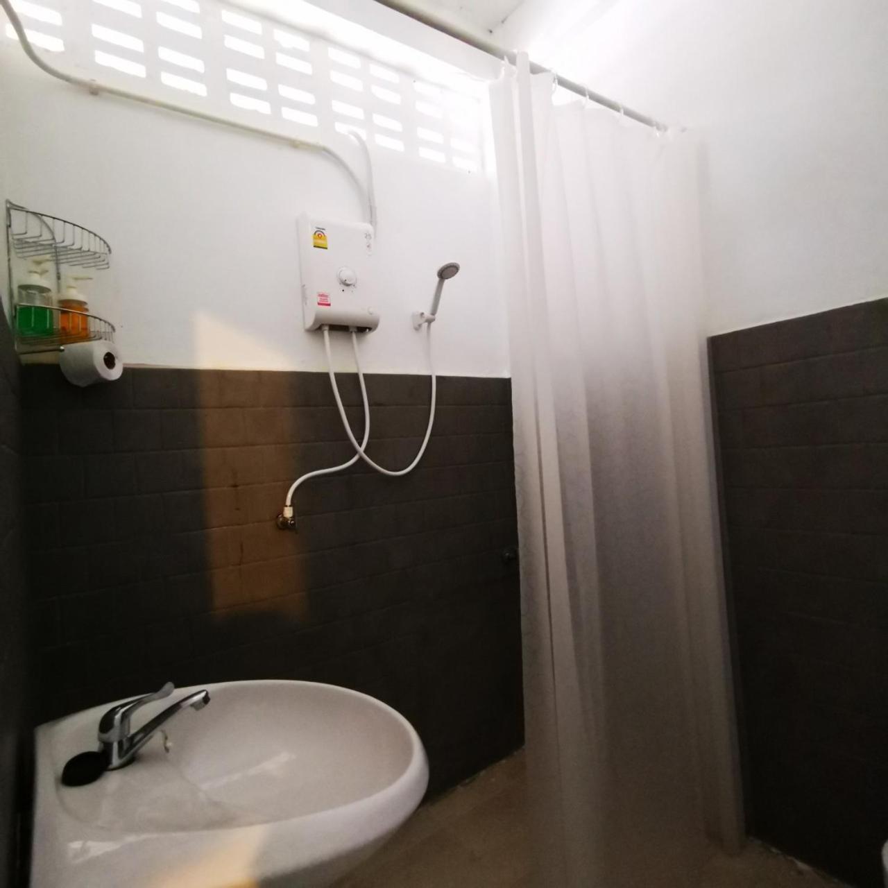 D​ Luck​ Hostel