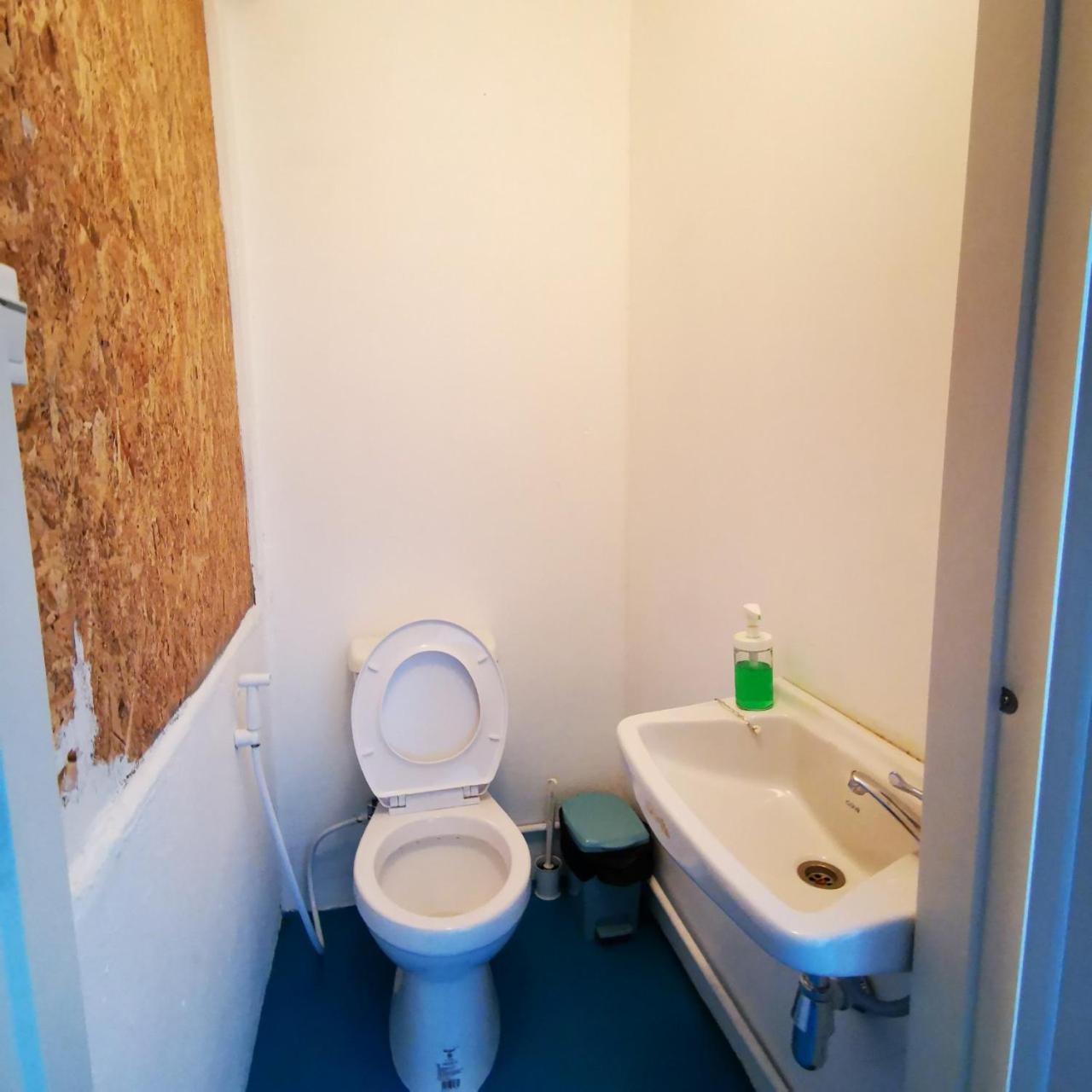 D​ Luck​ Hostel