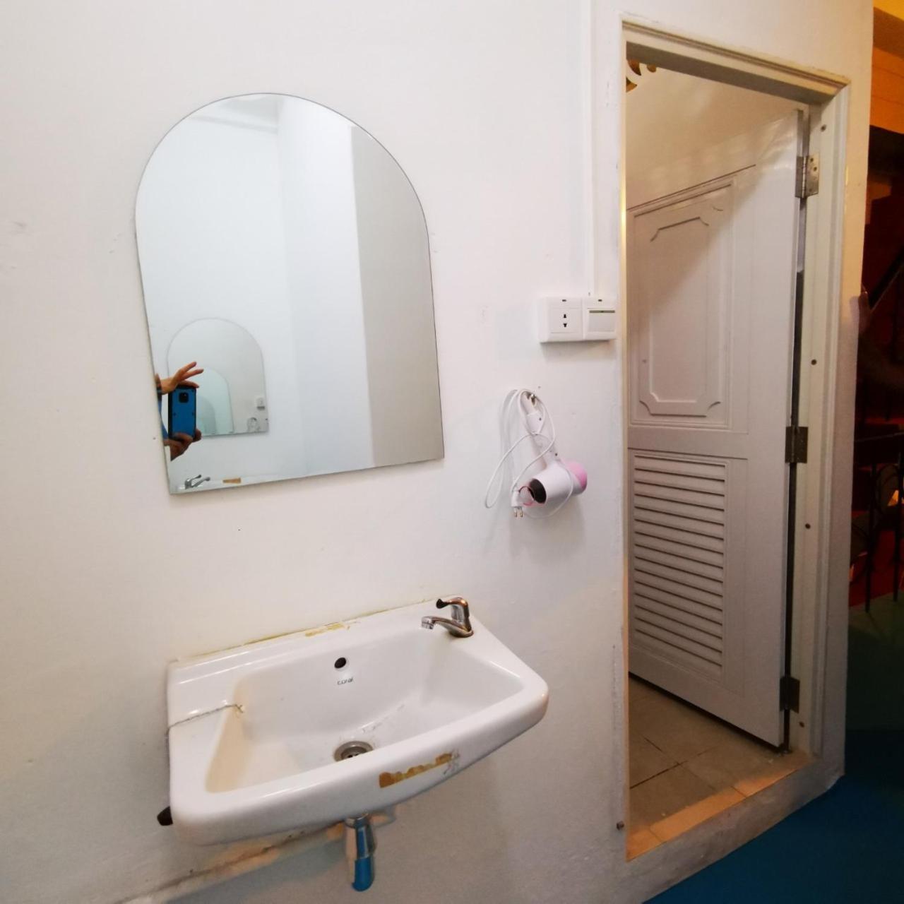 D​ Luck​ Hostel