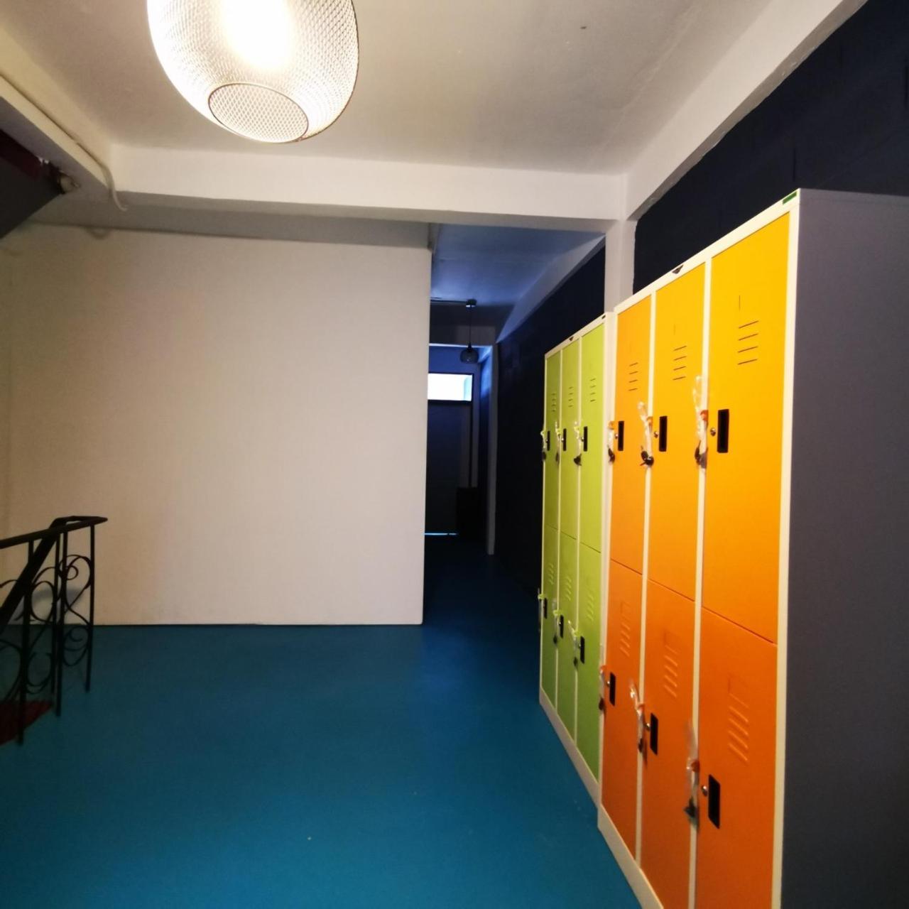 D​ Luck​ Hostel