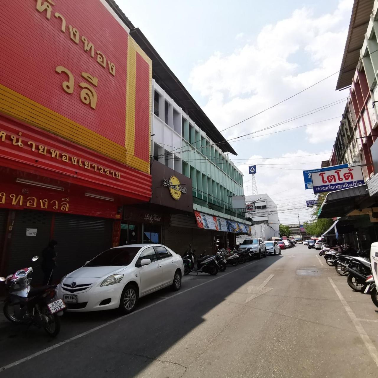 D​ Luck​ Hostel