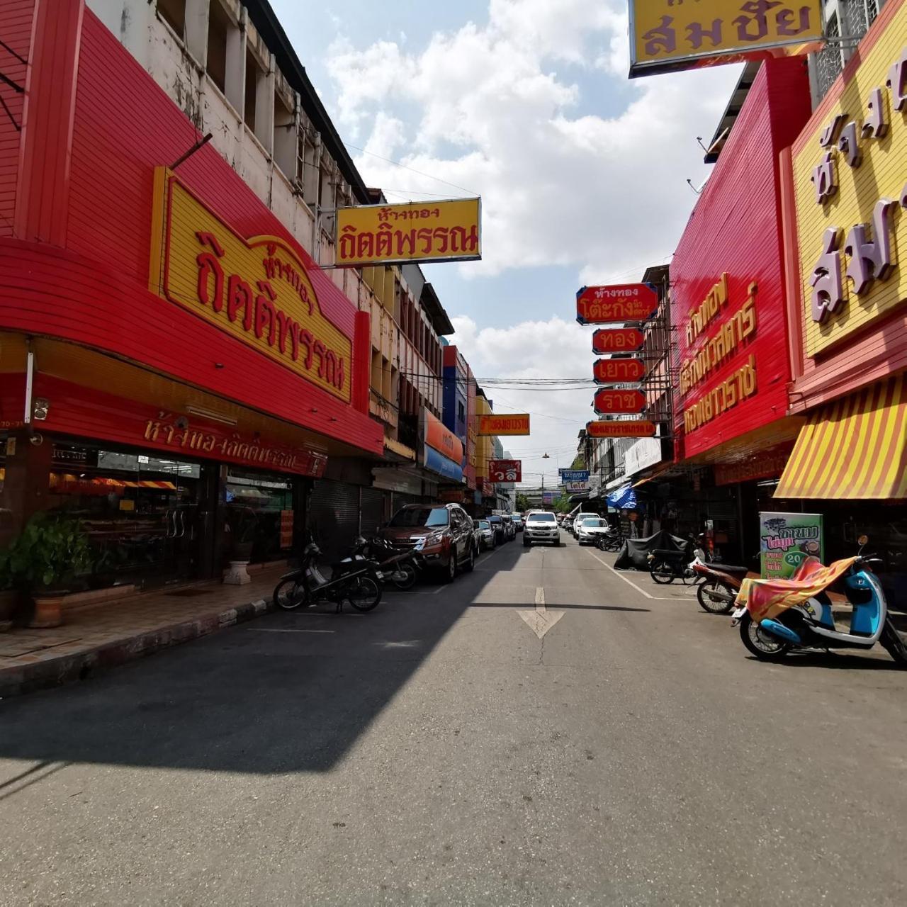 D​ Luck​ Hostel