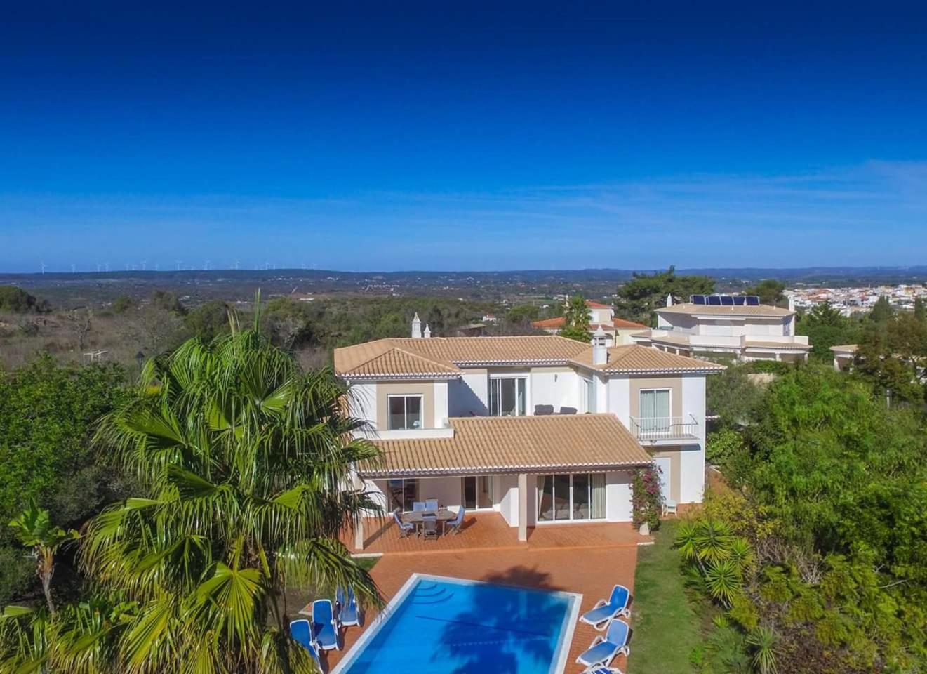 Villa Montanha, 4 Bedroom Villa, with swimming pool, loungers and alfresco dining, 10 min walk to the beautiful Praia da Luz Beach, Shops, Bars and Restaur view 2