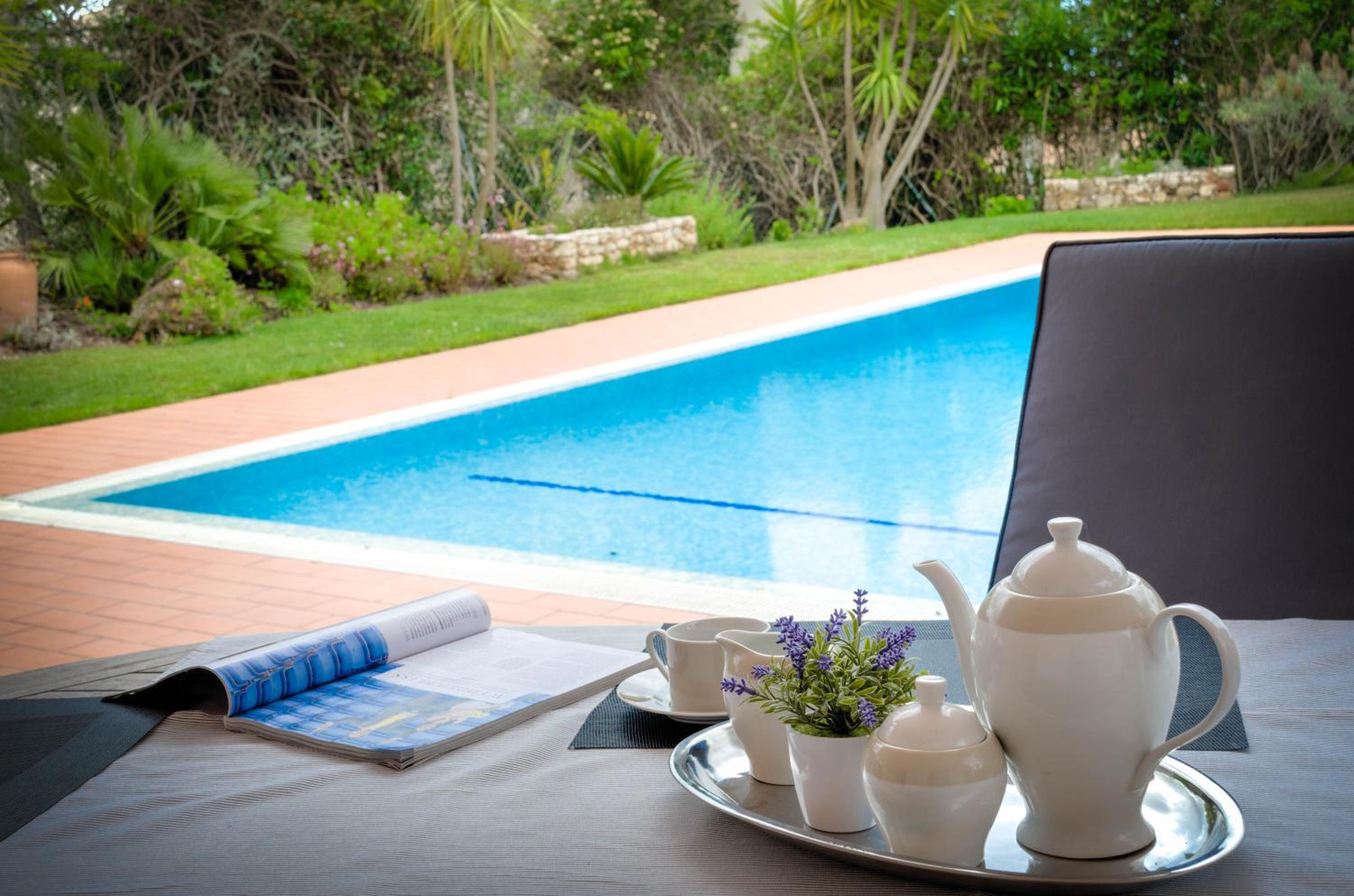 Villa Montanha, 4 Bedroom Villa, with swimming pool, loungers and alfresco dining, 10 min walk to the beautiful Praia da Luz Beach, Shops, Bars and Restaur view 4