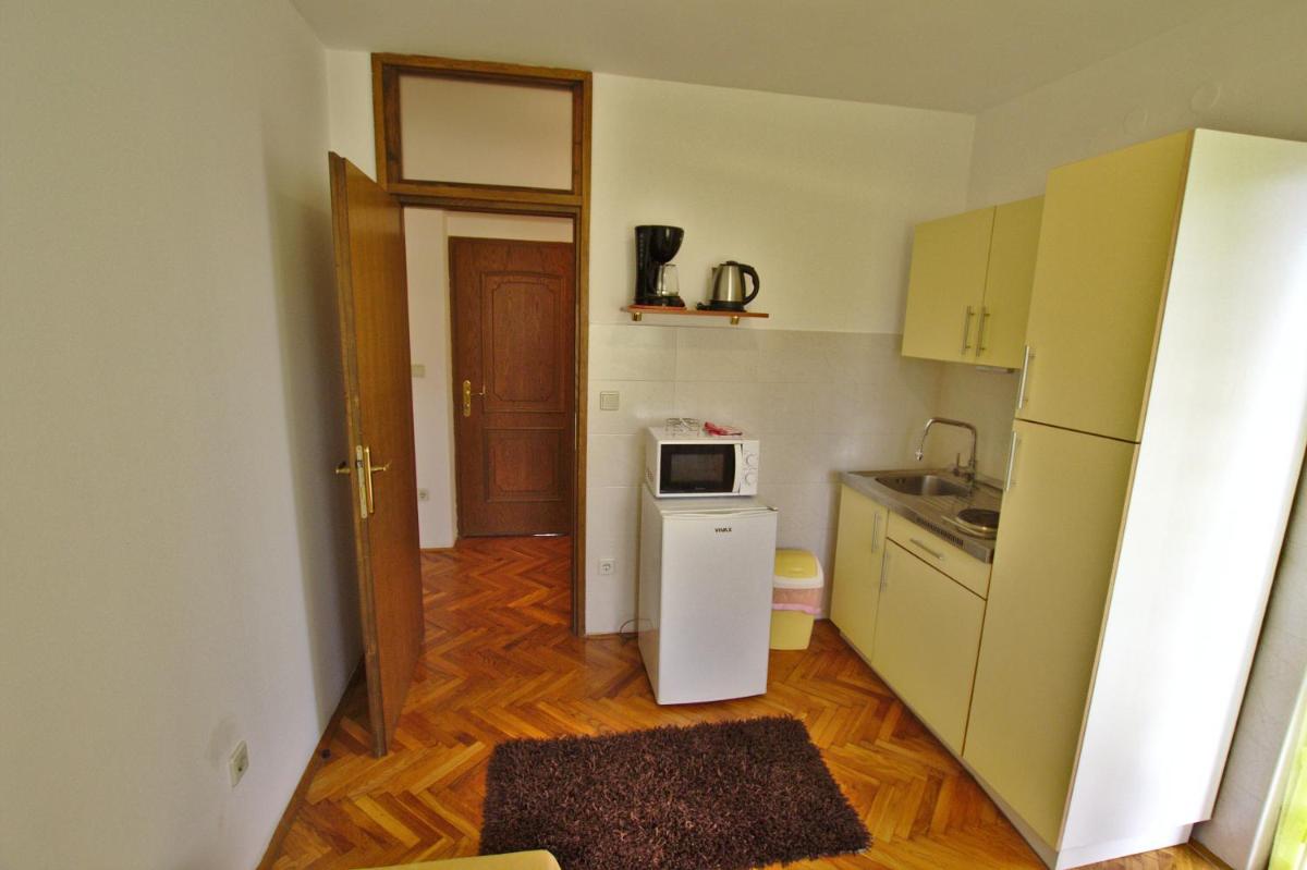 Apartments and Rooms Irena view 3